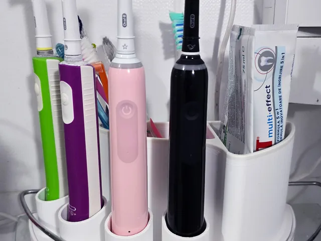 Toothbrush and toothpaste stand / Stojak na szczoteczki do zębów i pasty