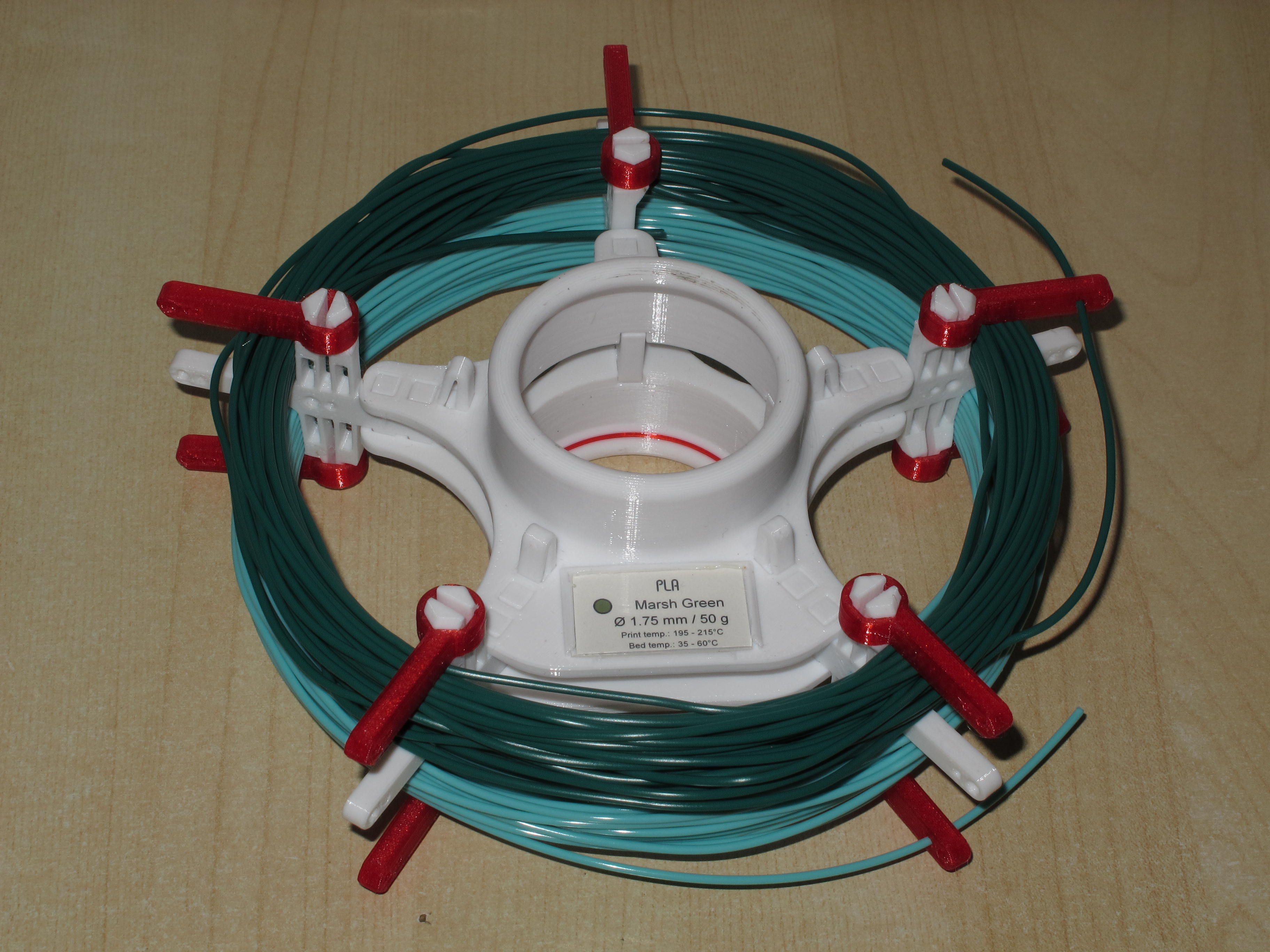 Unlockable loose filament sample spool with label holder (one or two slots)