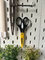 Scissors holder for IKEA Skadis (SUMS)