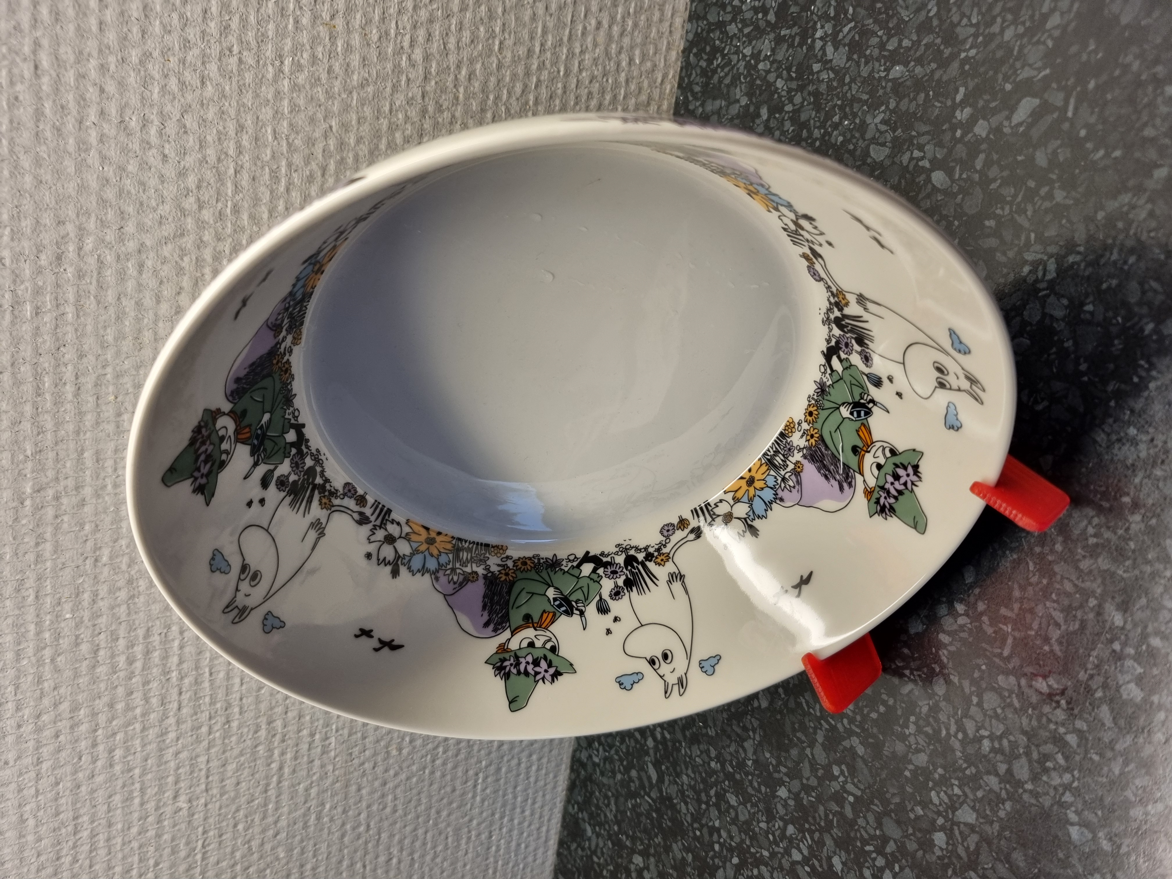 Moomin serving bowl display stand