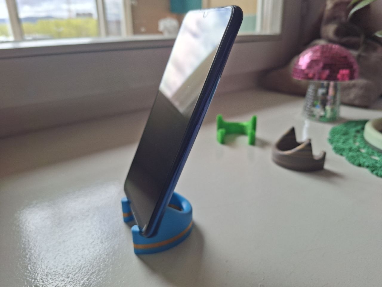 Miniatura 4 do modelo 3D Universal Phone Stand