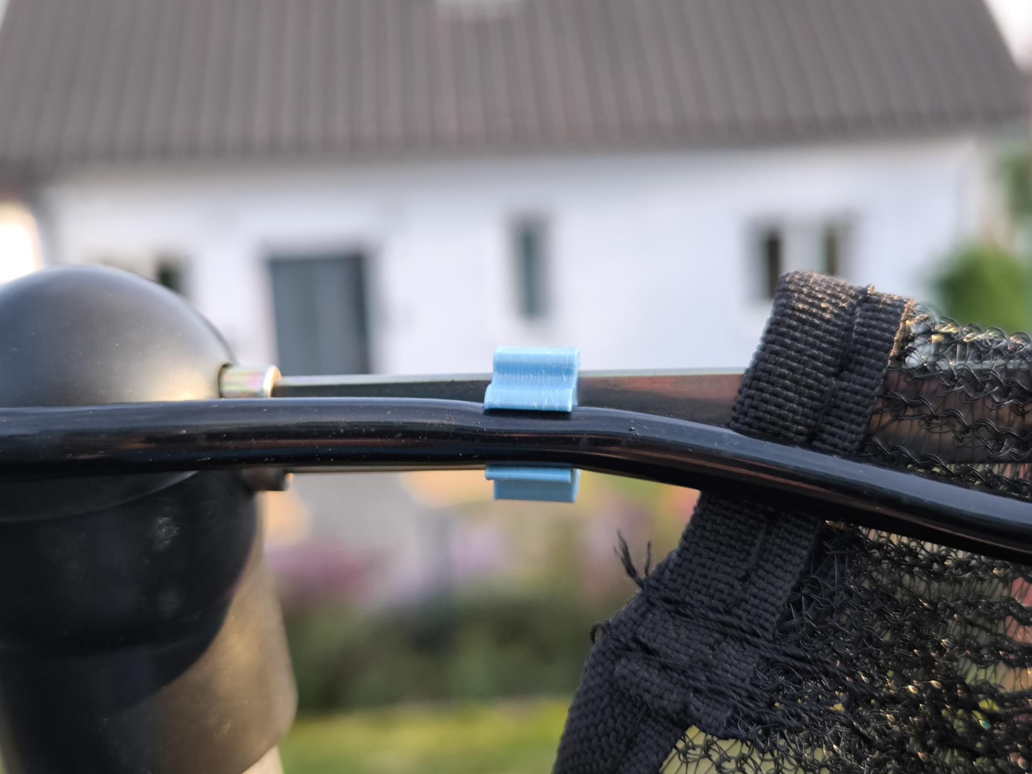 Clip / Klip / Klemme für Wassernebler am Trampolin
