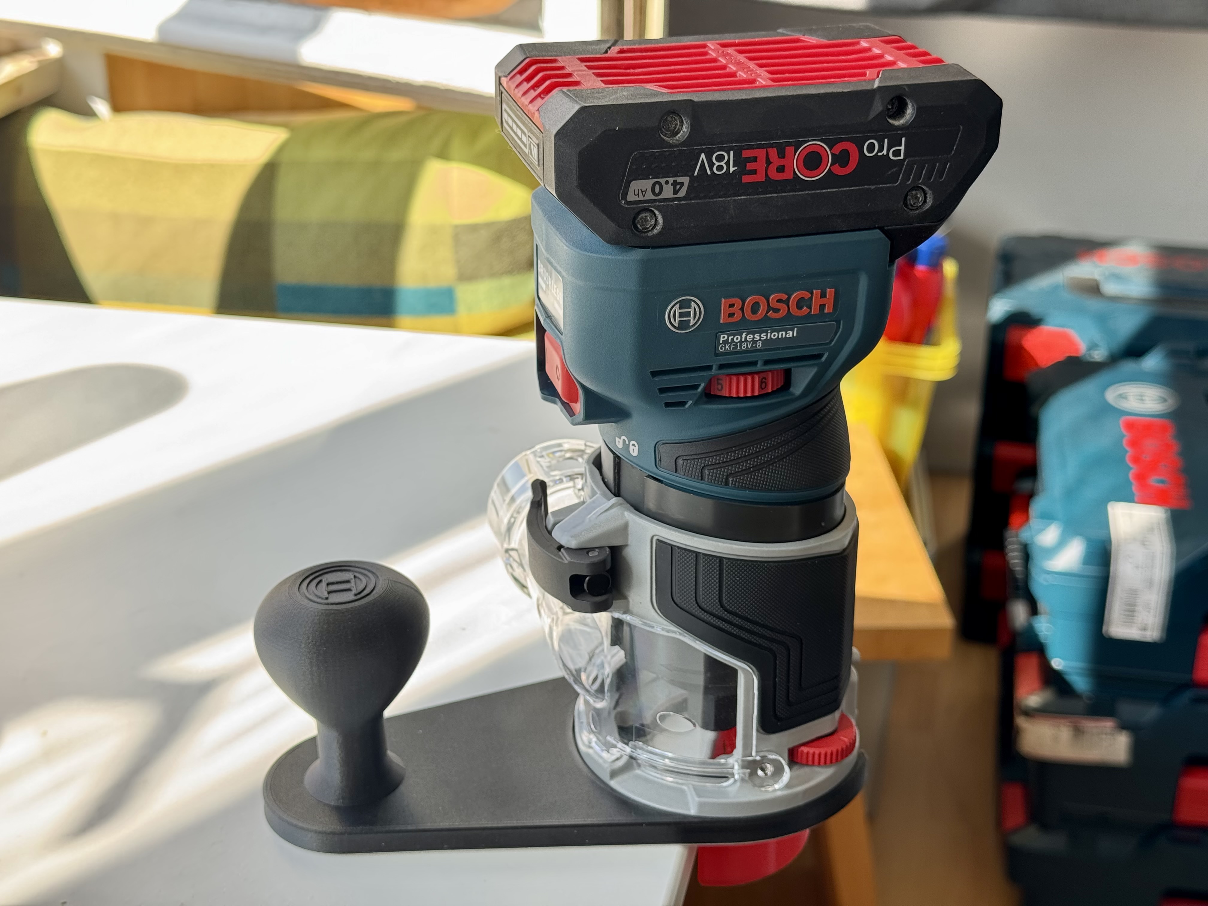 Bosch GKF 18V-8 trim router base