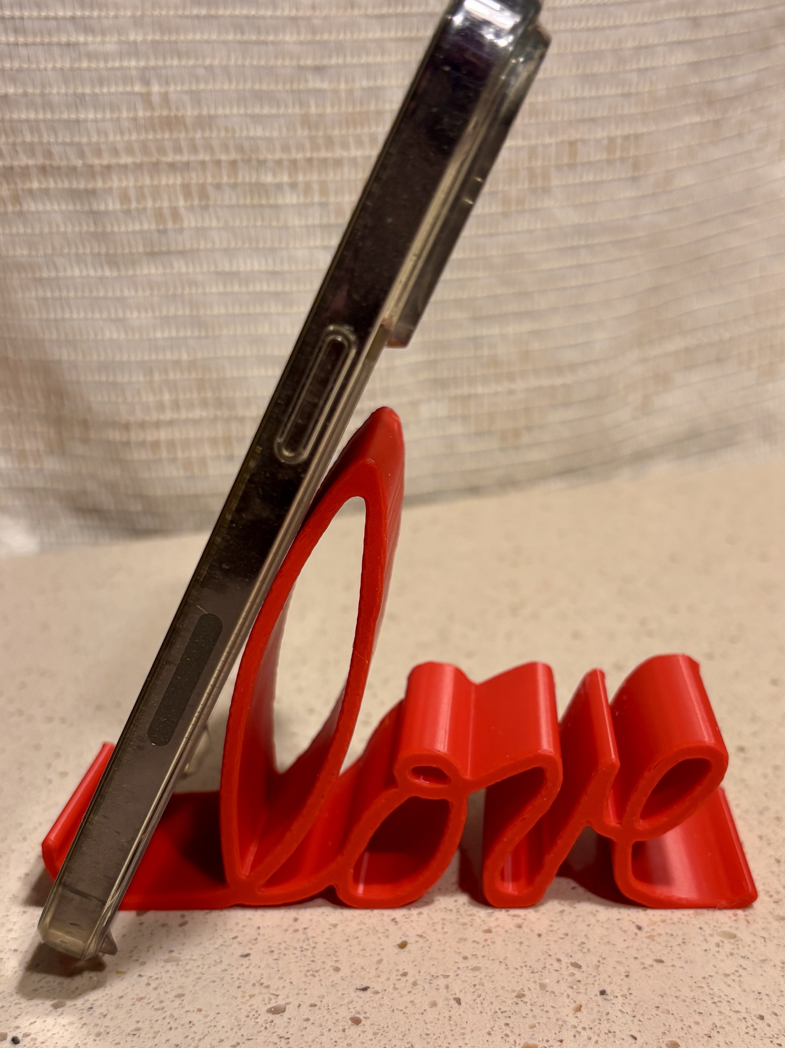 Love phone stand