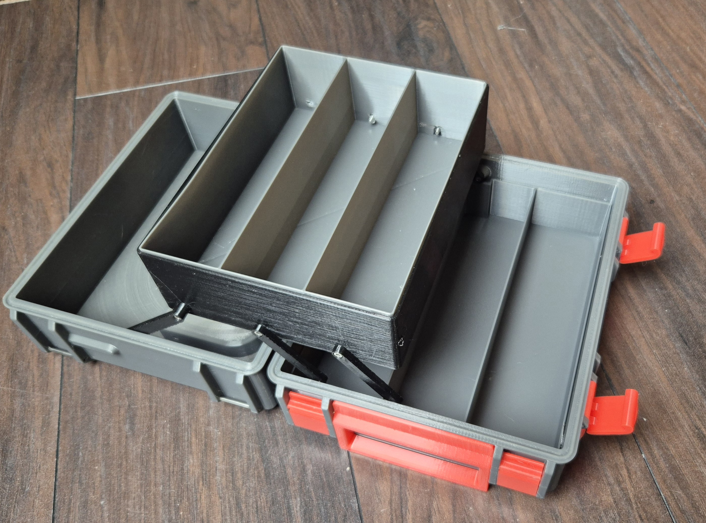 SBox Cantilever Remix with just one higher shelf and bottom inlays