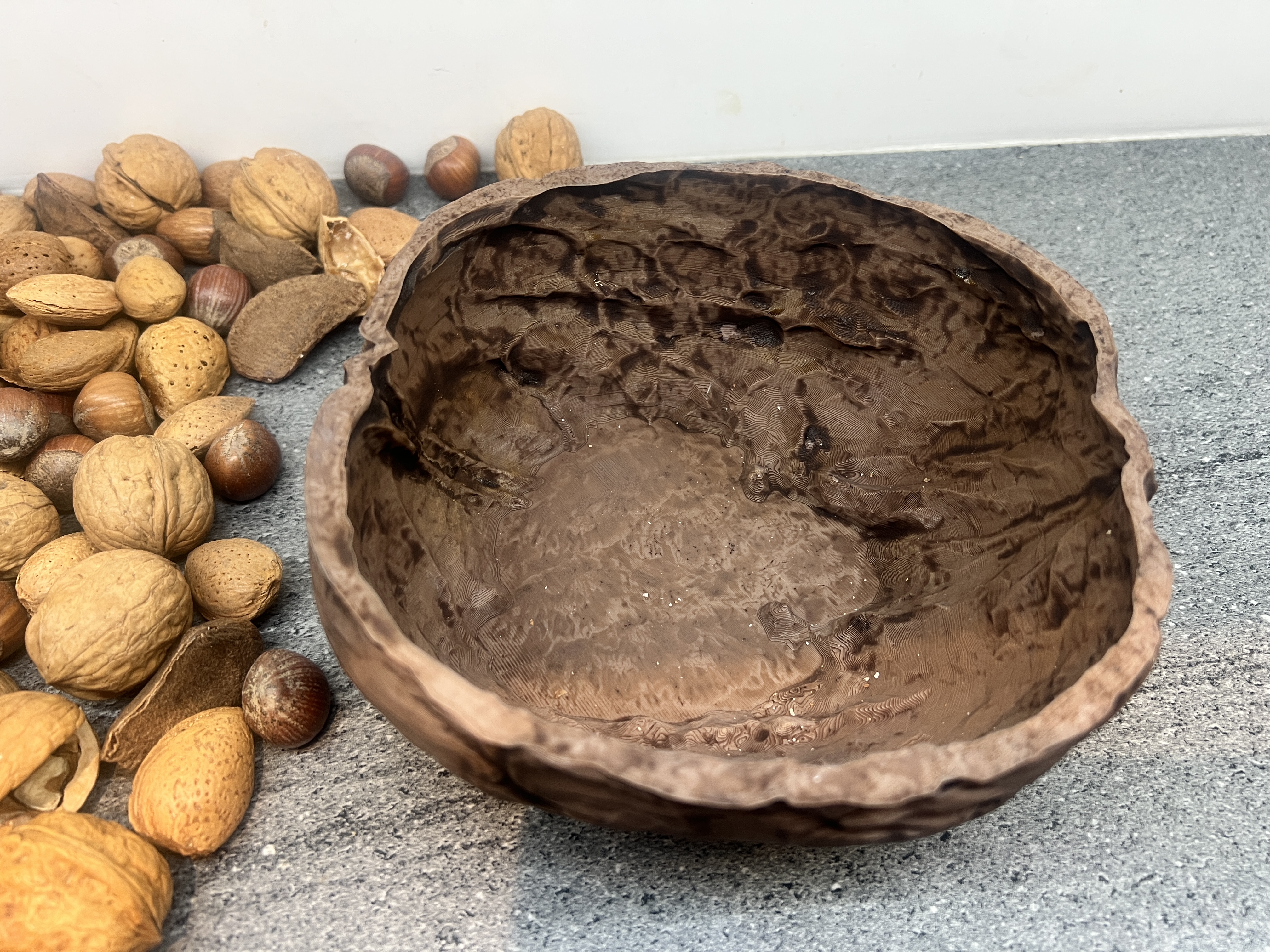 Walnut Bowl to Keep your Nuts in for Christmas — miniatura 3