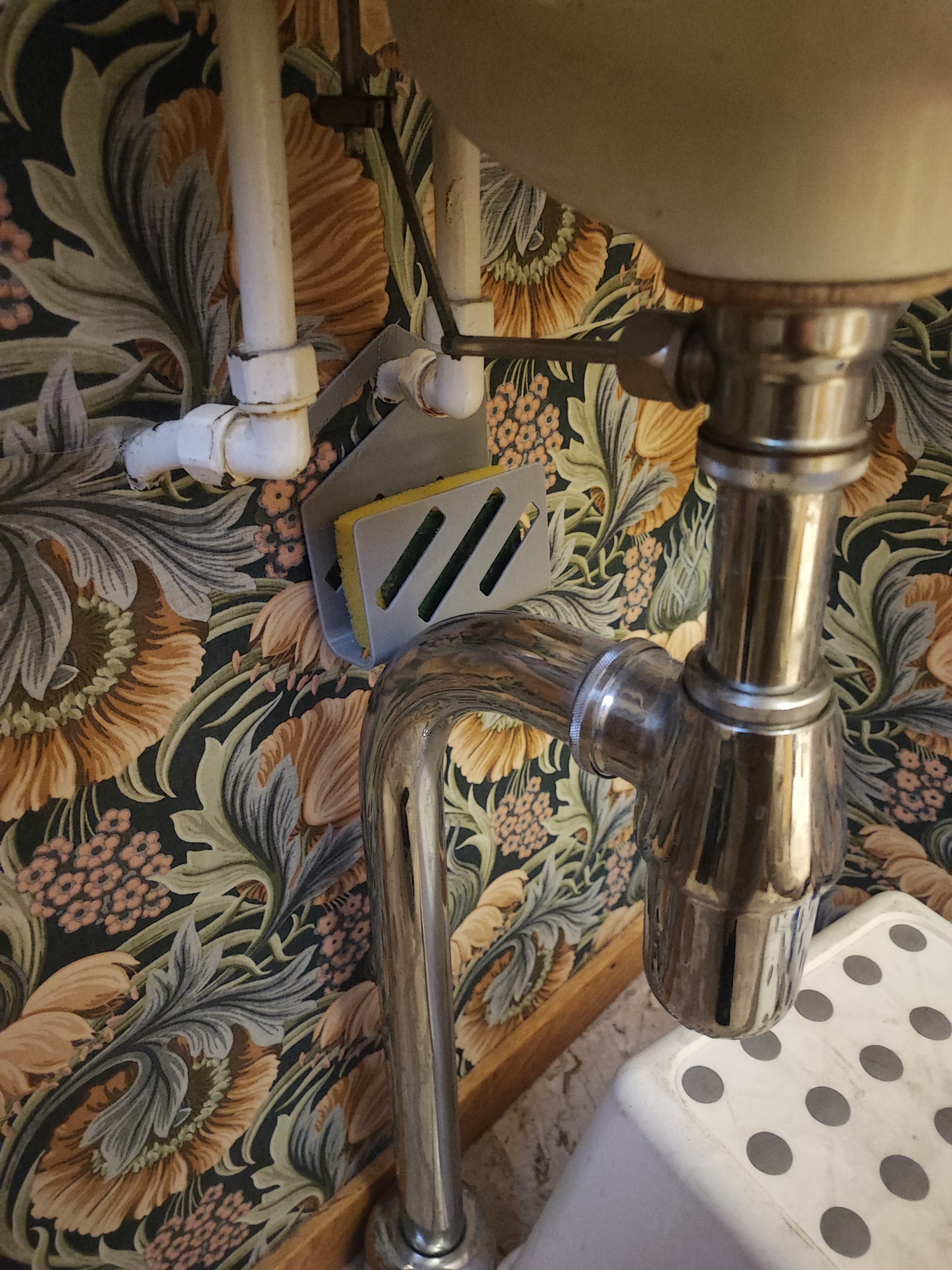 Cleaning sponge hanger for up to 20mm pipes