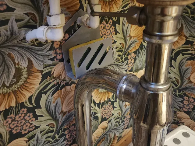 Cleaning sponge hanger for up to 20mm pipes