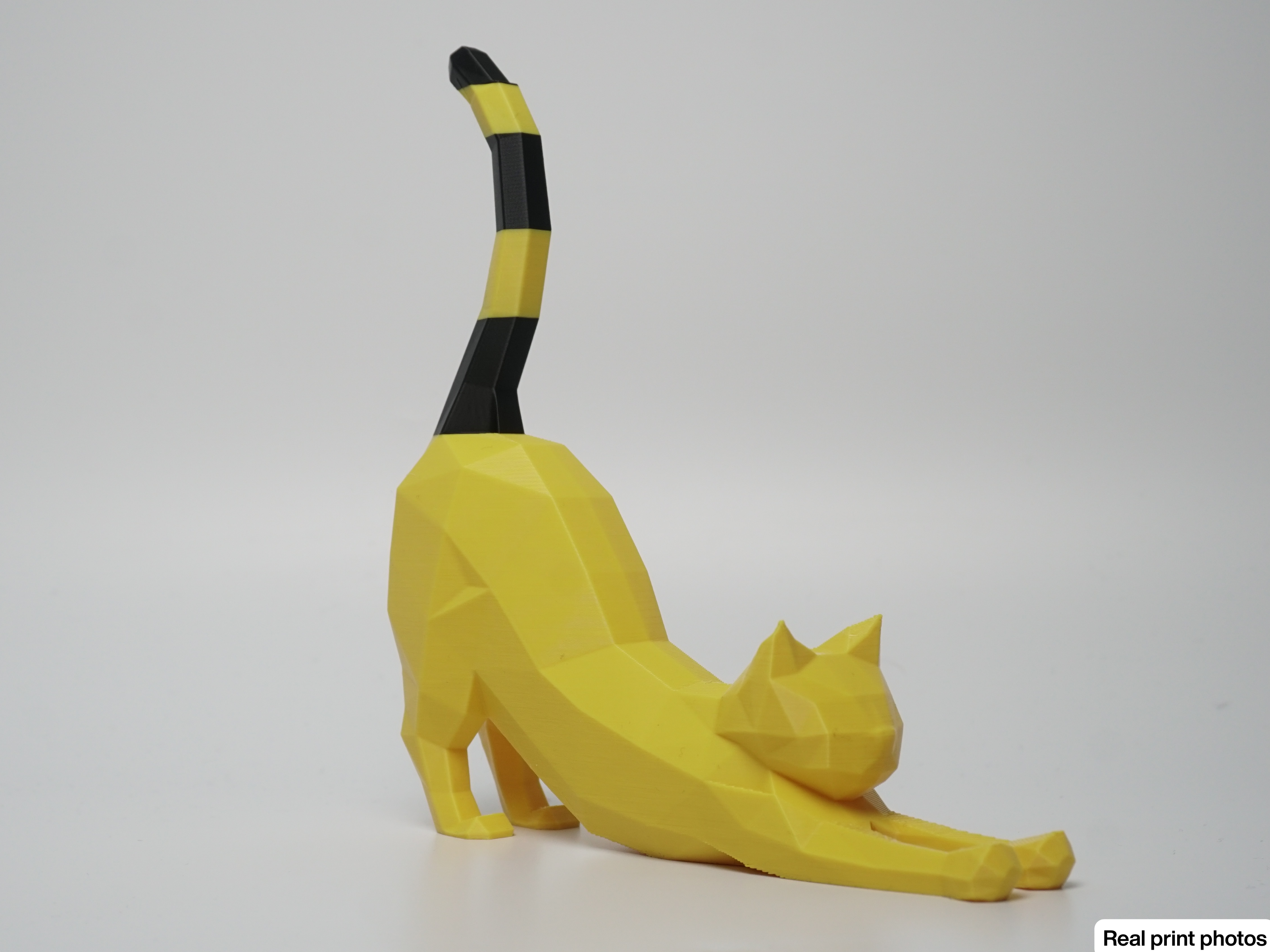 Miniatura 5 do modelo 3D Low Poly Stretching Cat