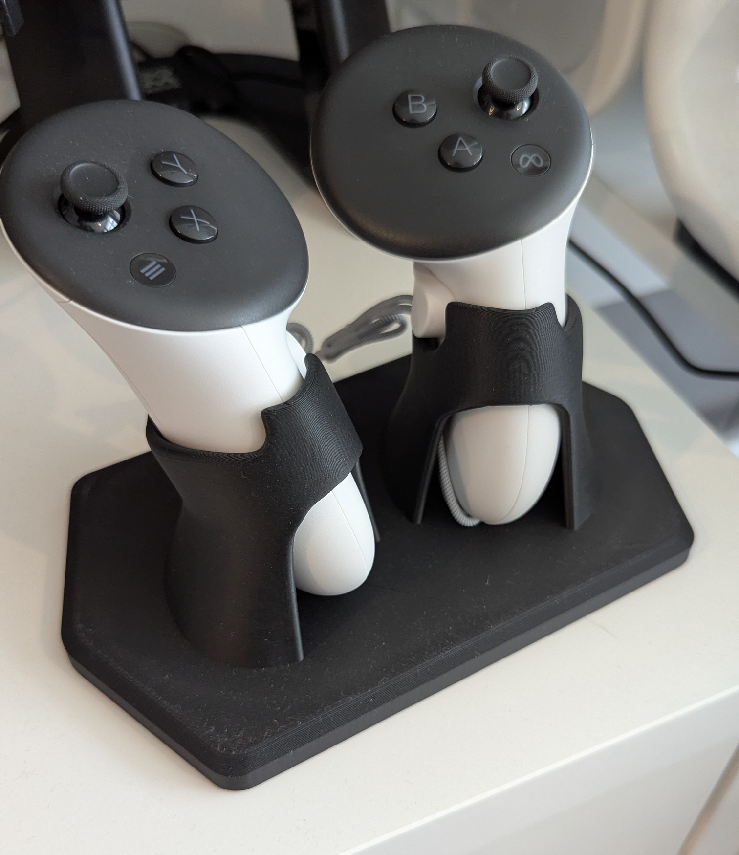 Miniatura 2 do modelo 3D Quest Touch Plus controller stand