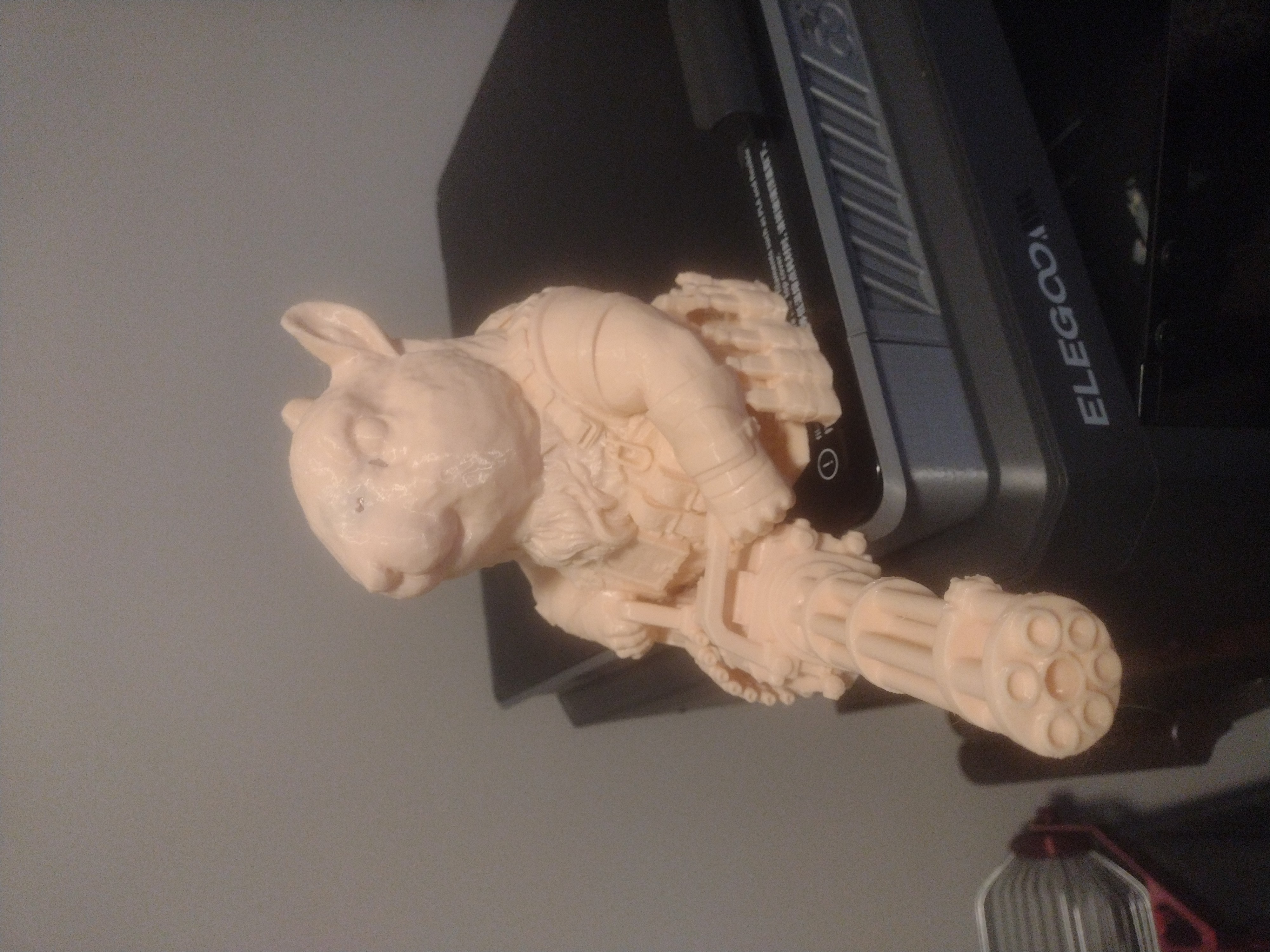 Miniatura 4 do modelo 3D Squirrel Feeder Head with Mini Gun