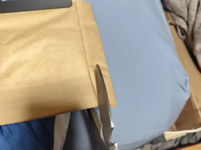 vacuum cleaner bag clamp