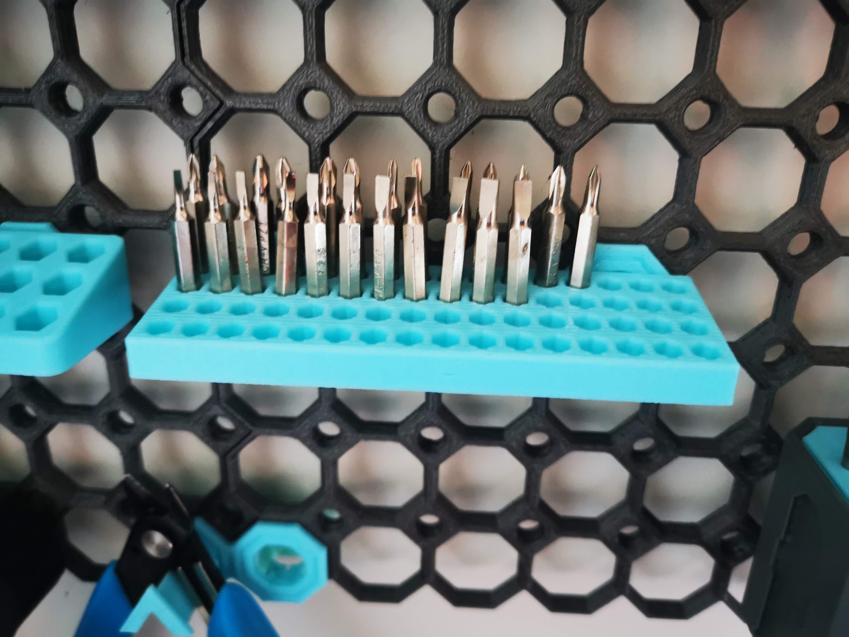 Multiboard Bolt Locked 4mm hex bit holder x64