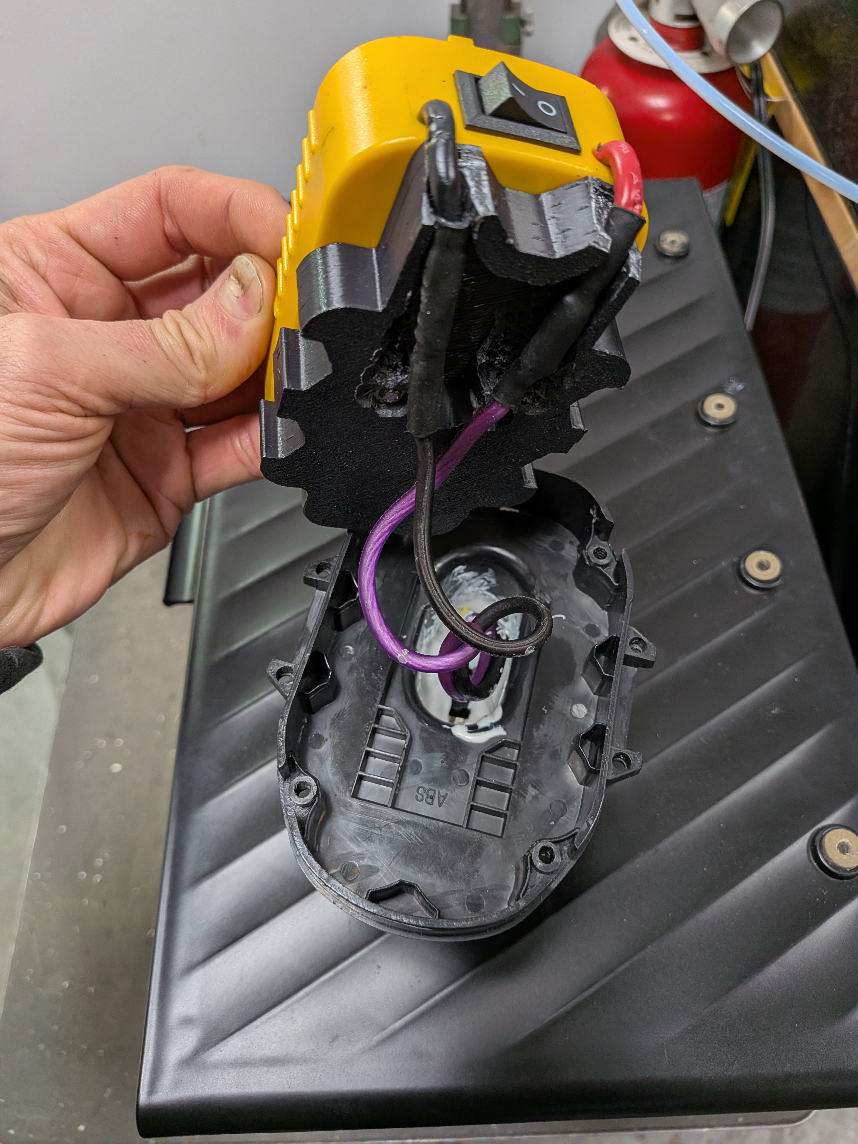Dewalt or Universal tool battery to Hitachi 18V Powerwheels Hack