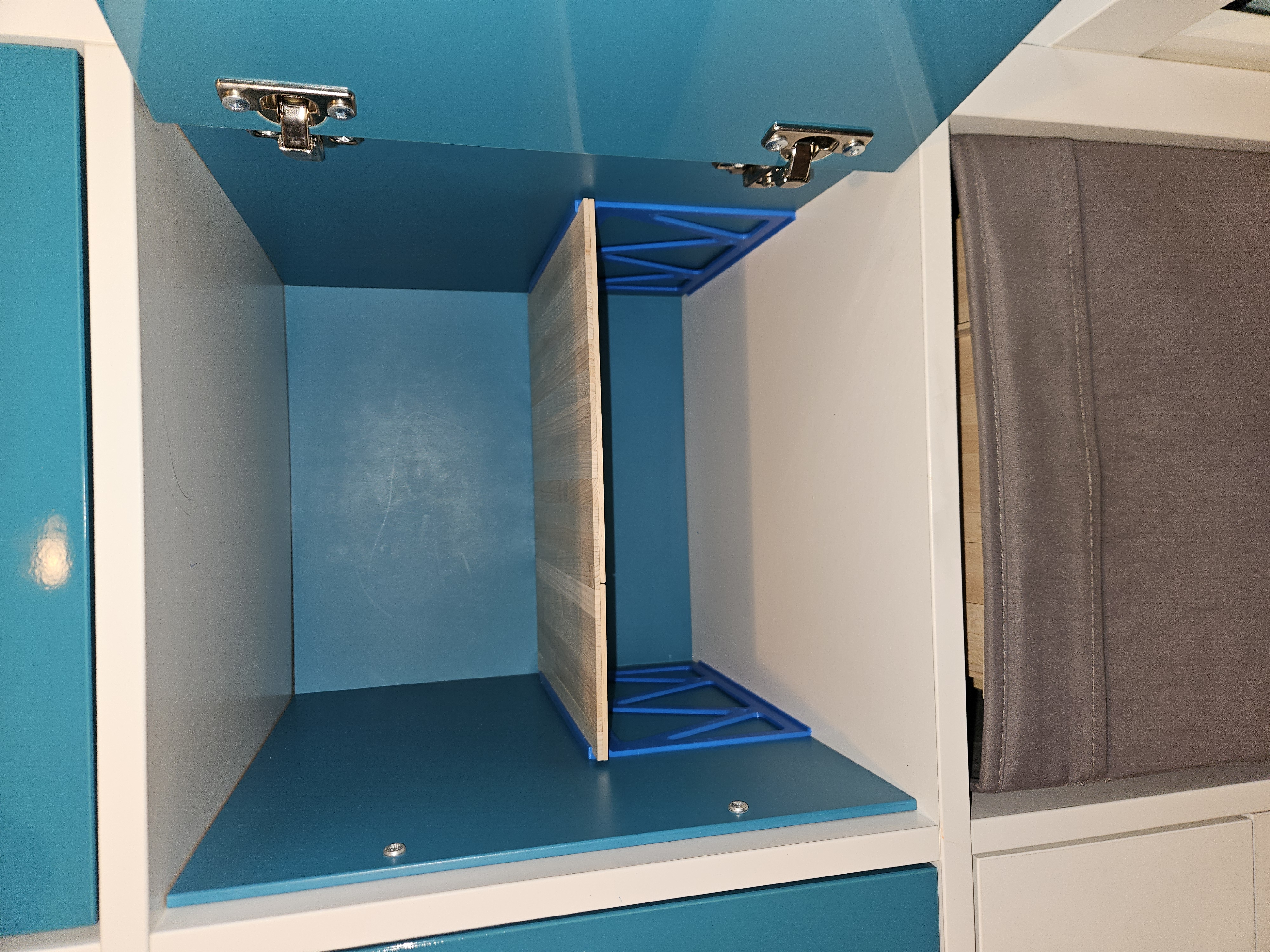 Kallax - door insert riser