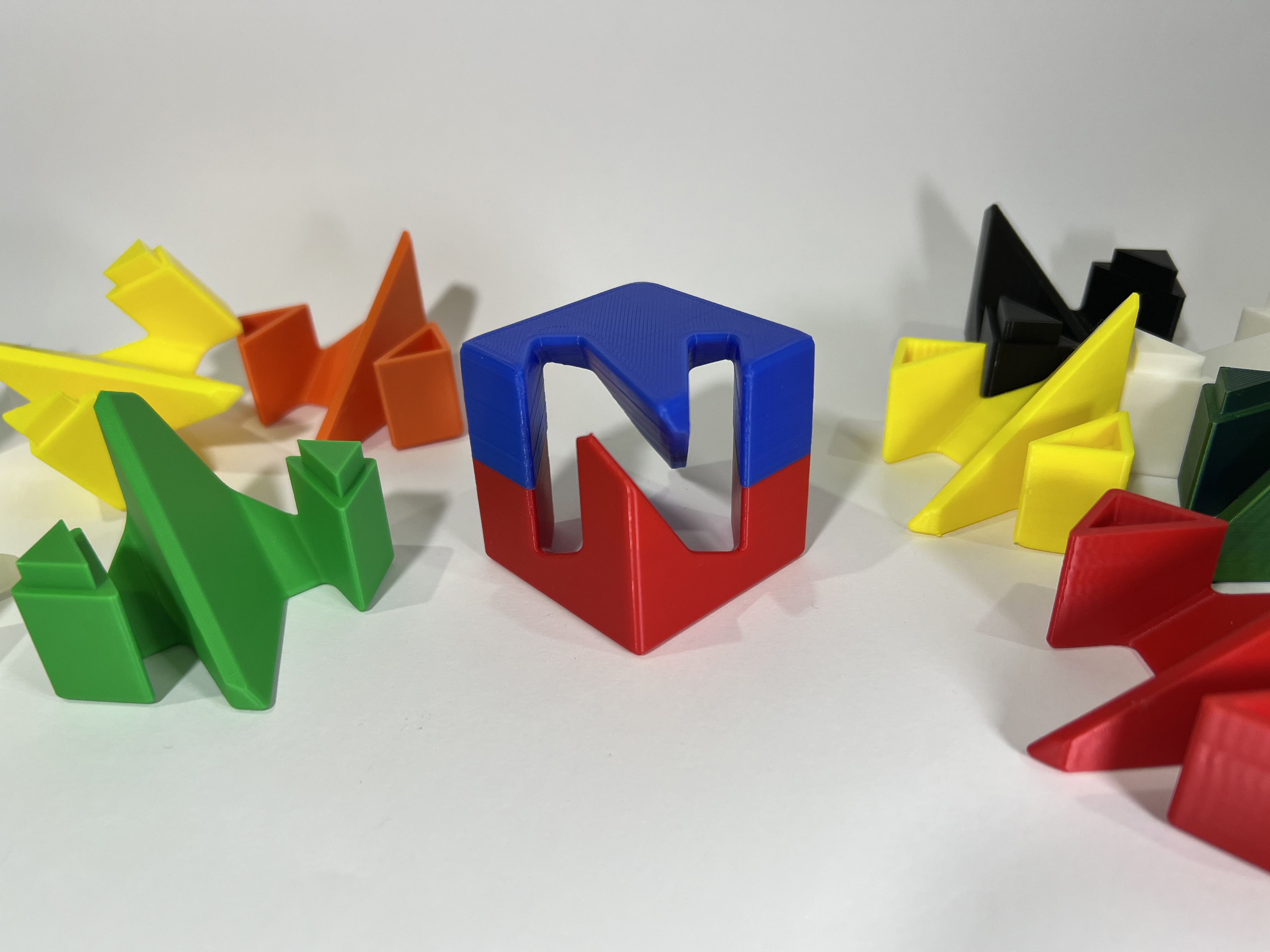 Negative Space N Cube Logo — miniatura 4