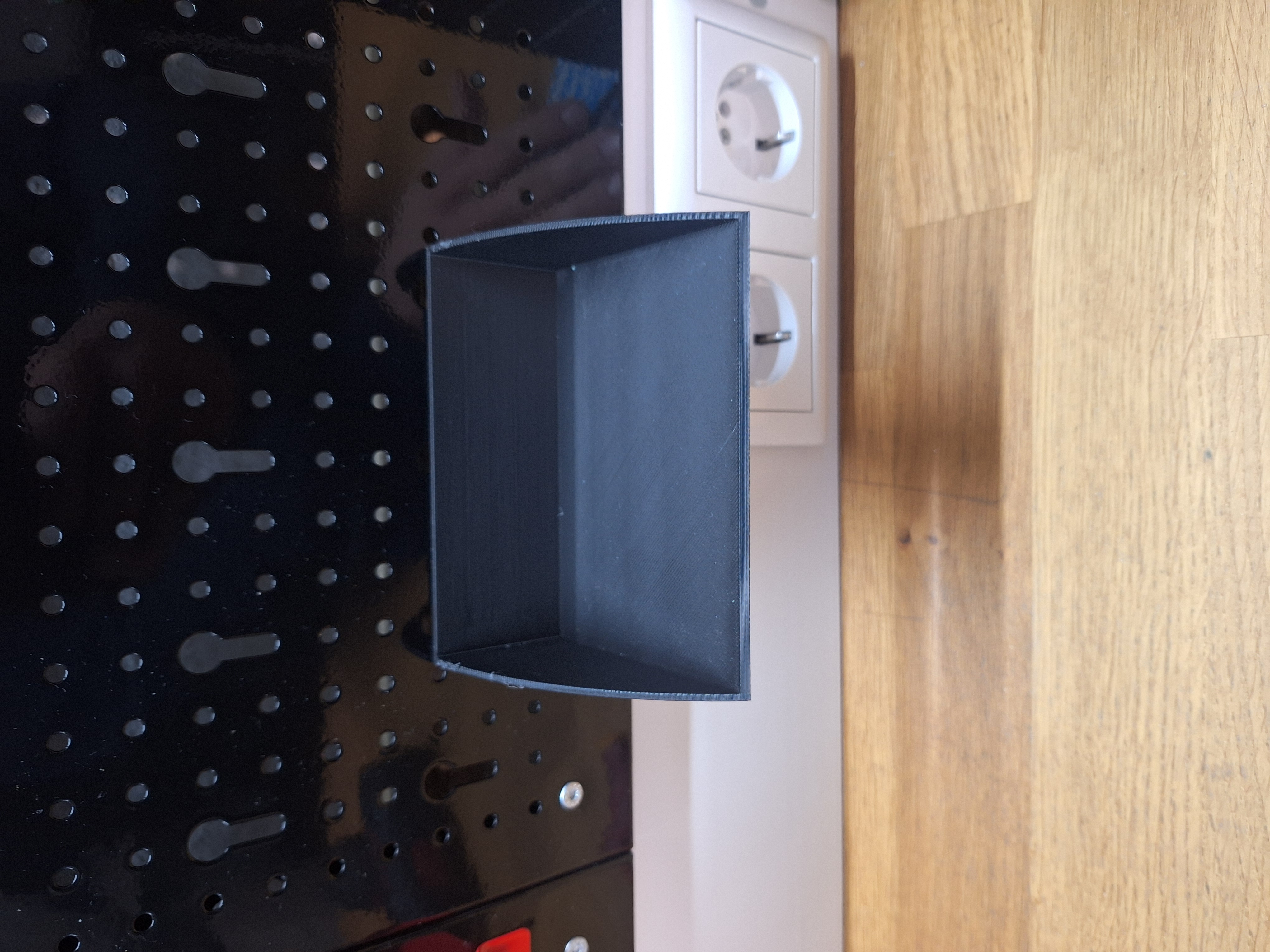 Pegboard storage / Ablage Lochwand