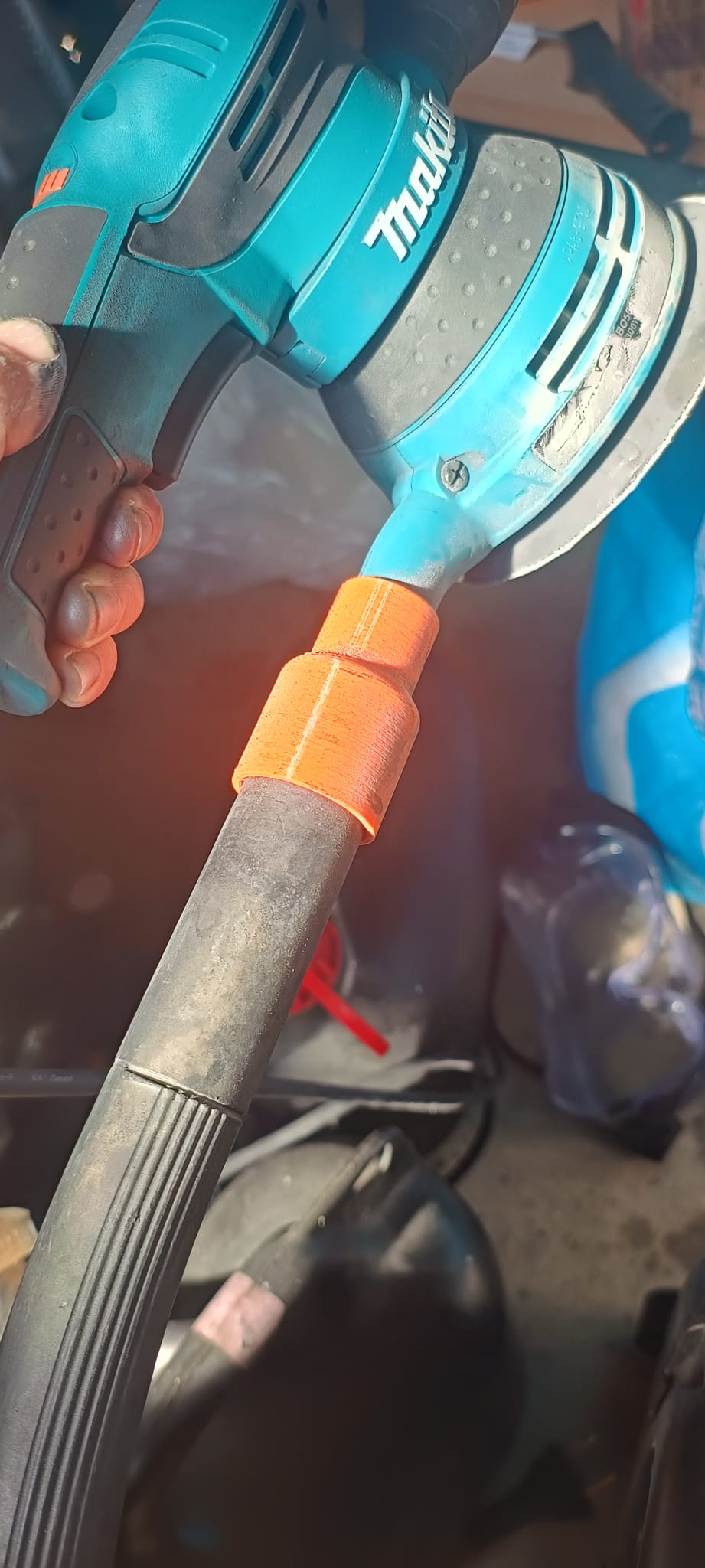 Vacuum to Makita sander connector