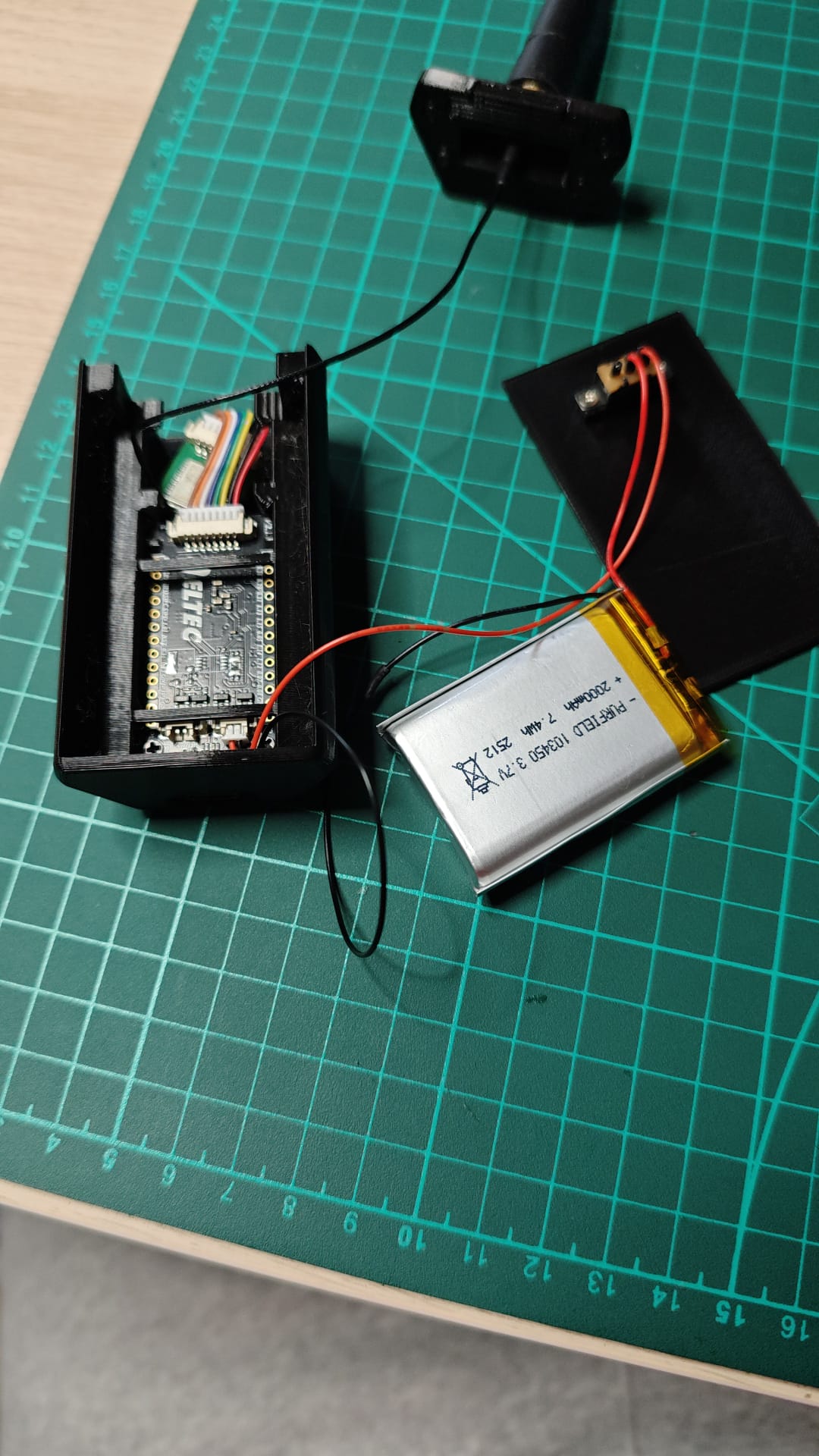 Backplate with switch cutout for the MeshNRW Heltec T114 Case