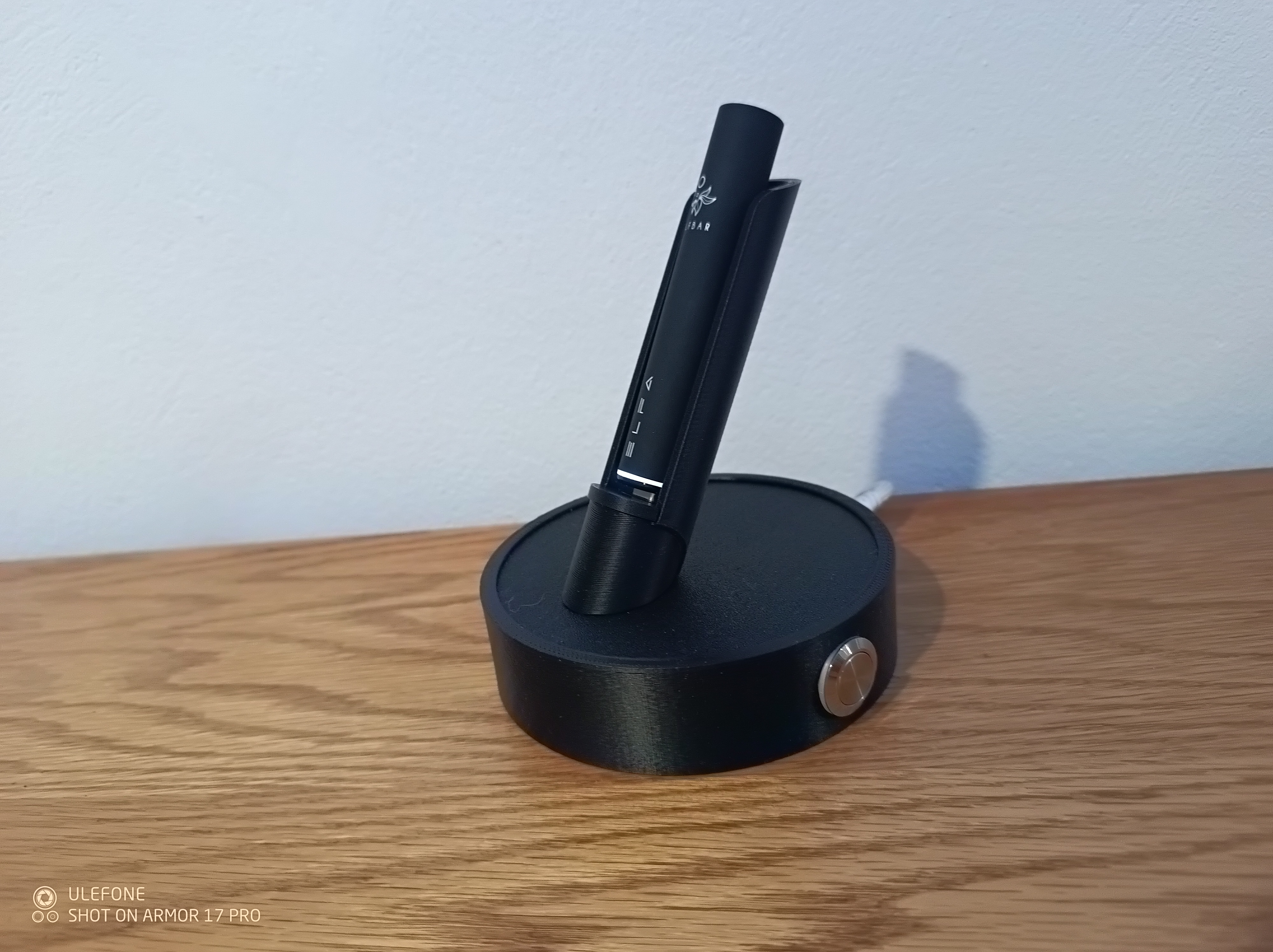 E-cigarette holder with USB-C connector
