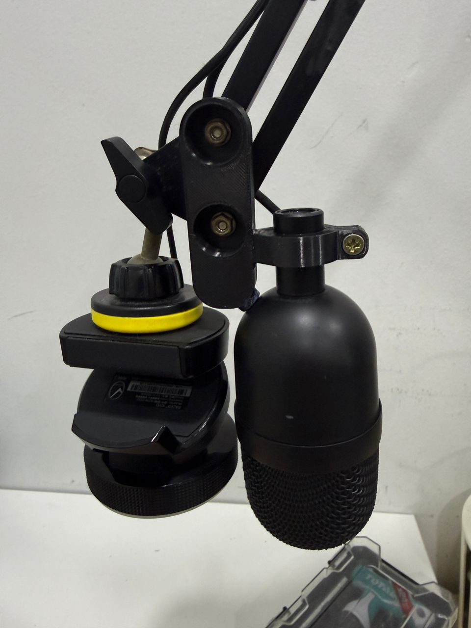 Razer Seiren Mini Microphone Mount on Articulating Arm