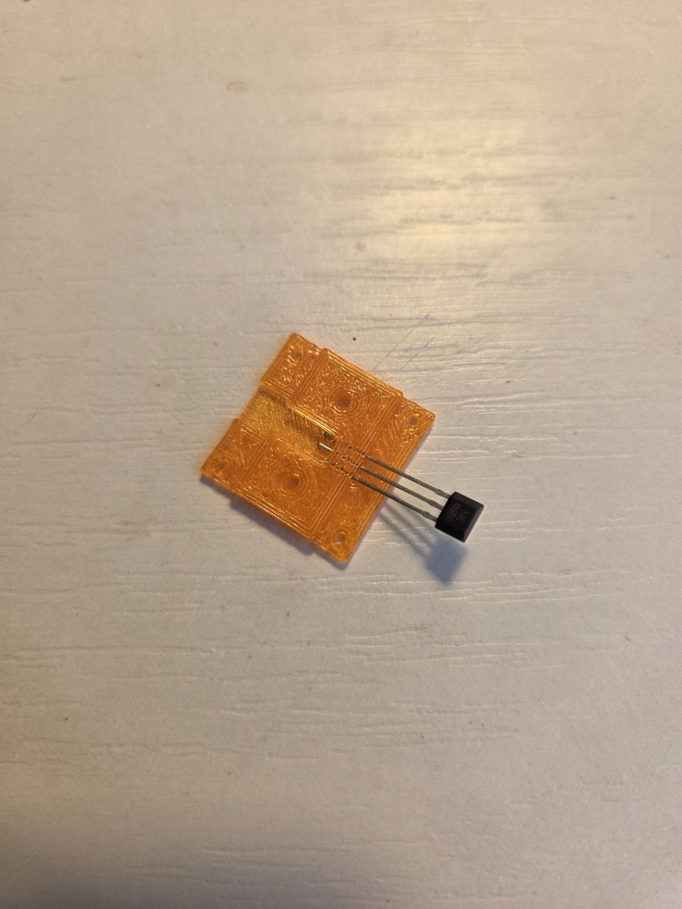 Miniatura 2 do modelo 3D Hall Effect sensor holder SU120-compatible
