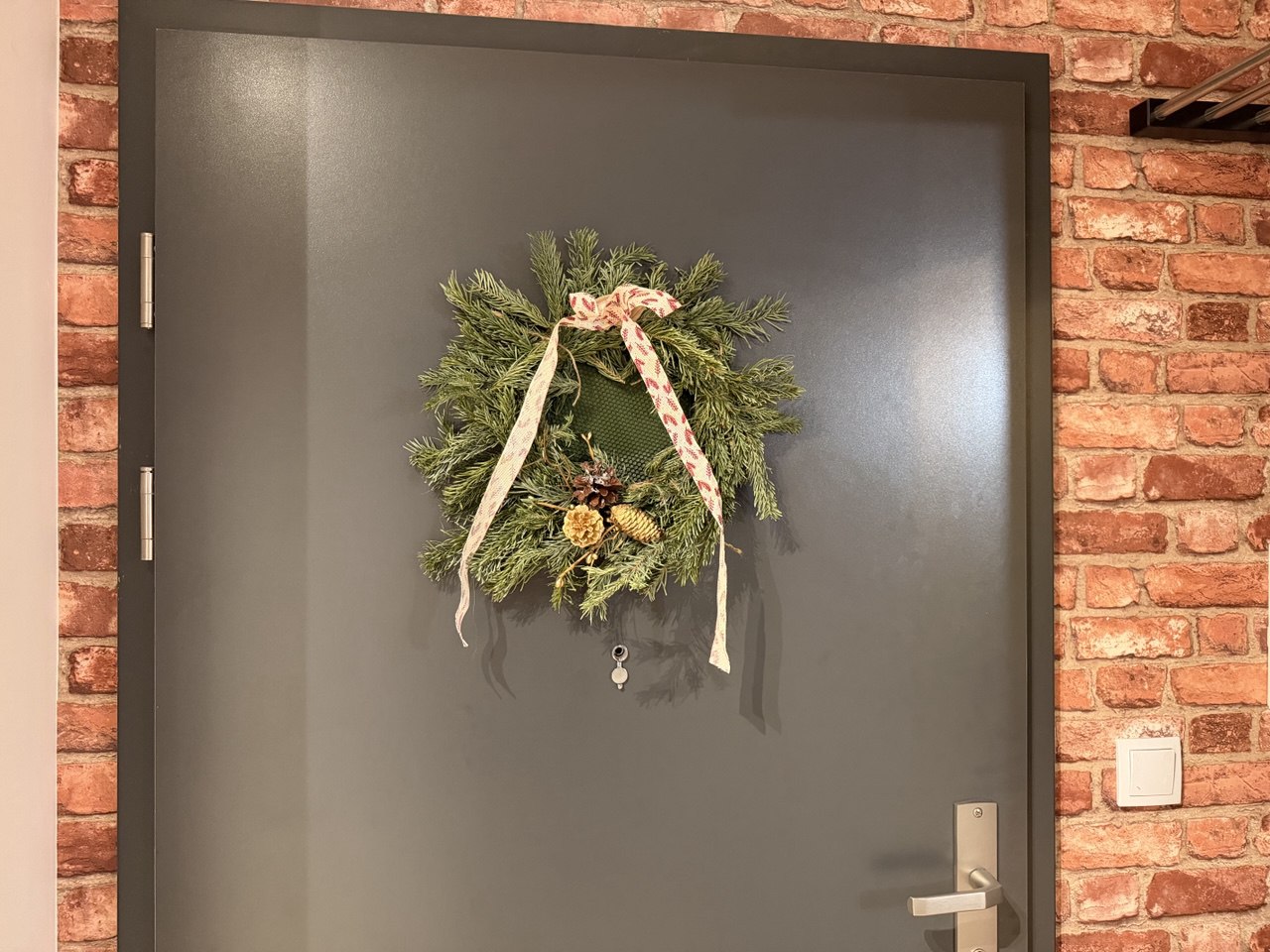 Christmas wreath hook/holder (stickable)