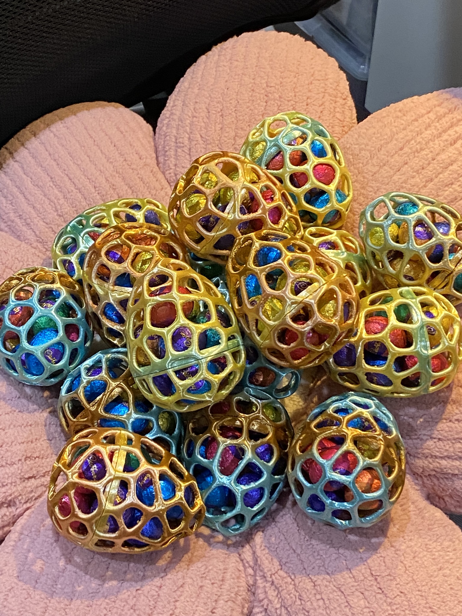 Miniatura 2 do modelo 3D Voronoi Cage Easter Egg Container