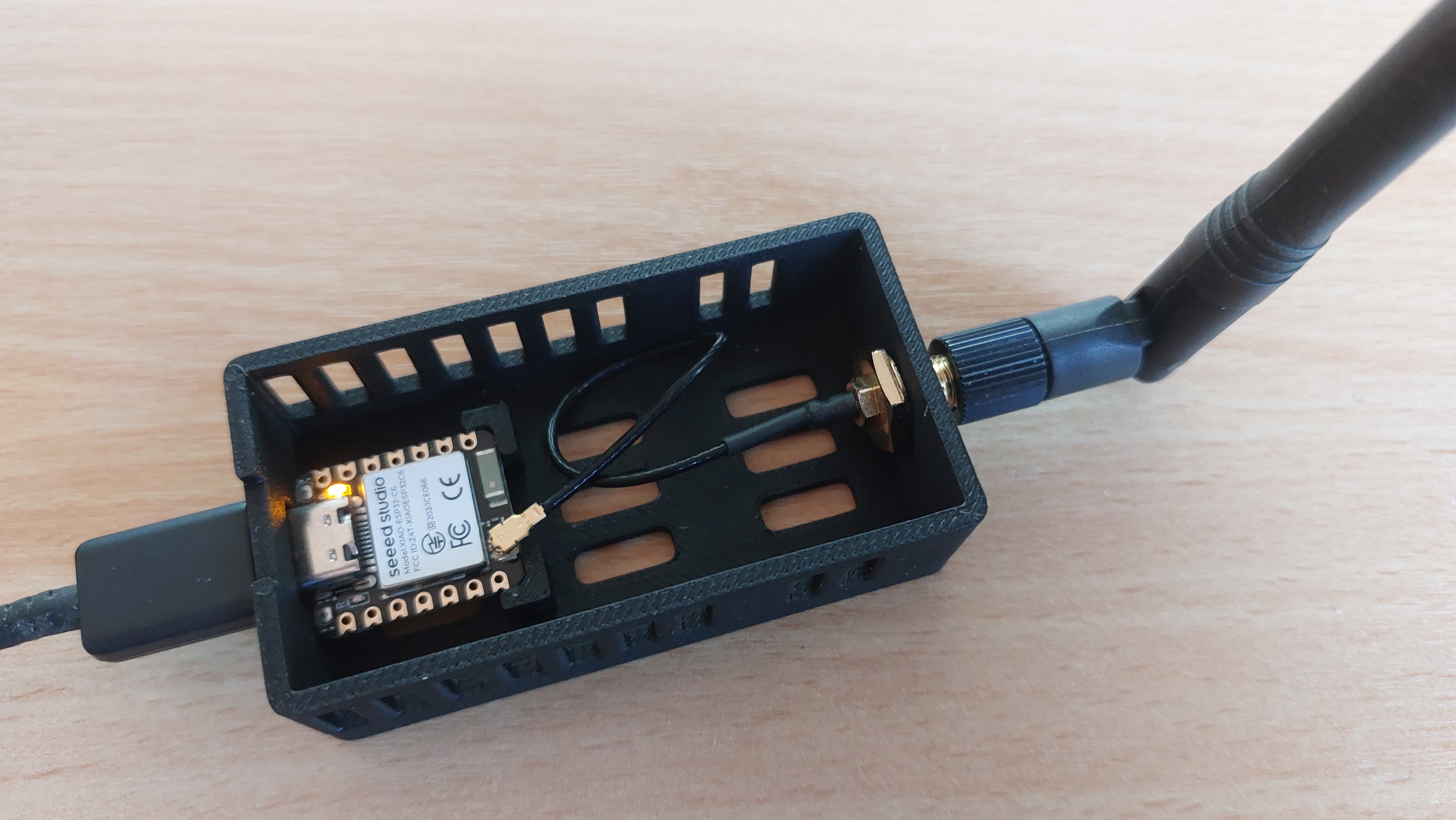XIAO ESP32-C6 Zigbee Router Case (Split Lid, SMA External Antenna)