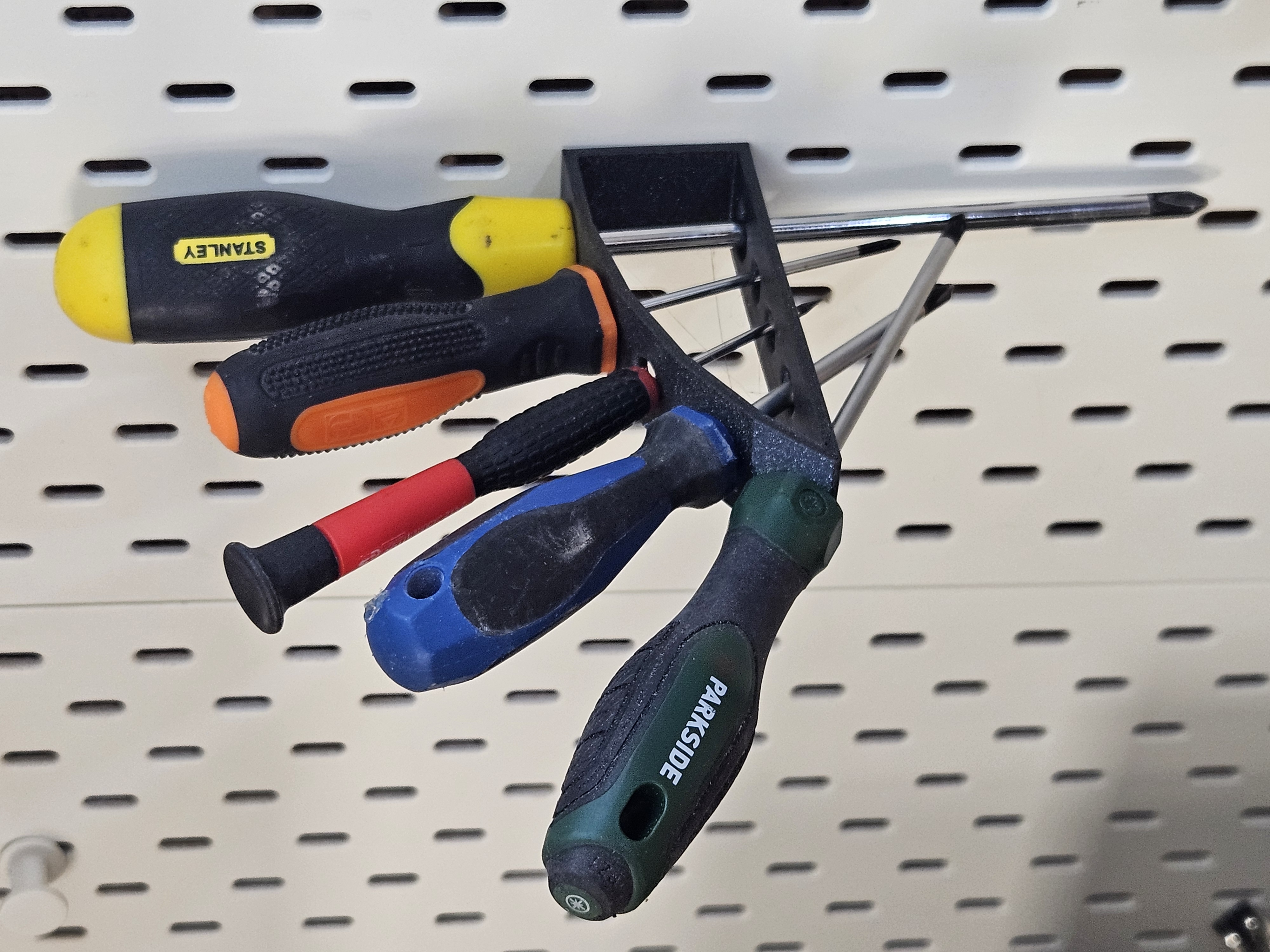 Screwdriver holder for SKADIS pegboard
