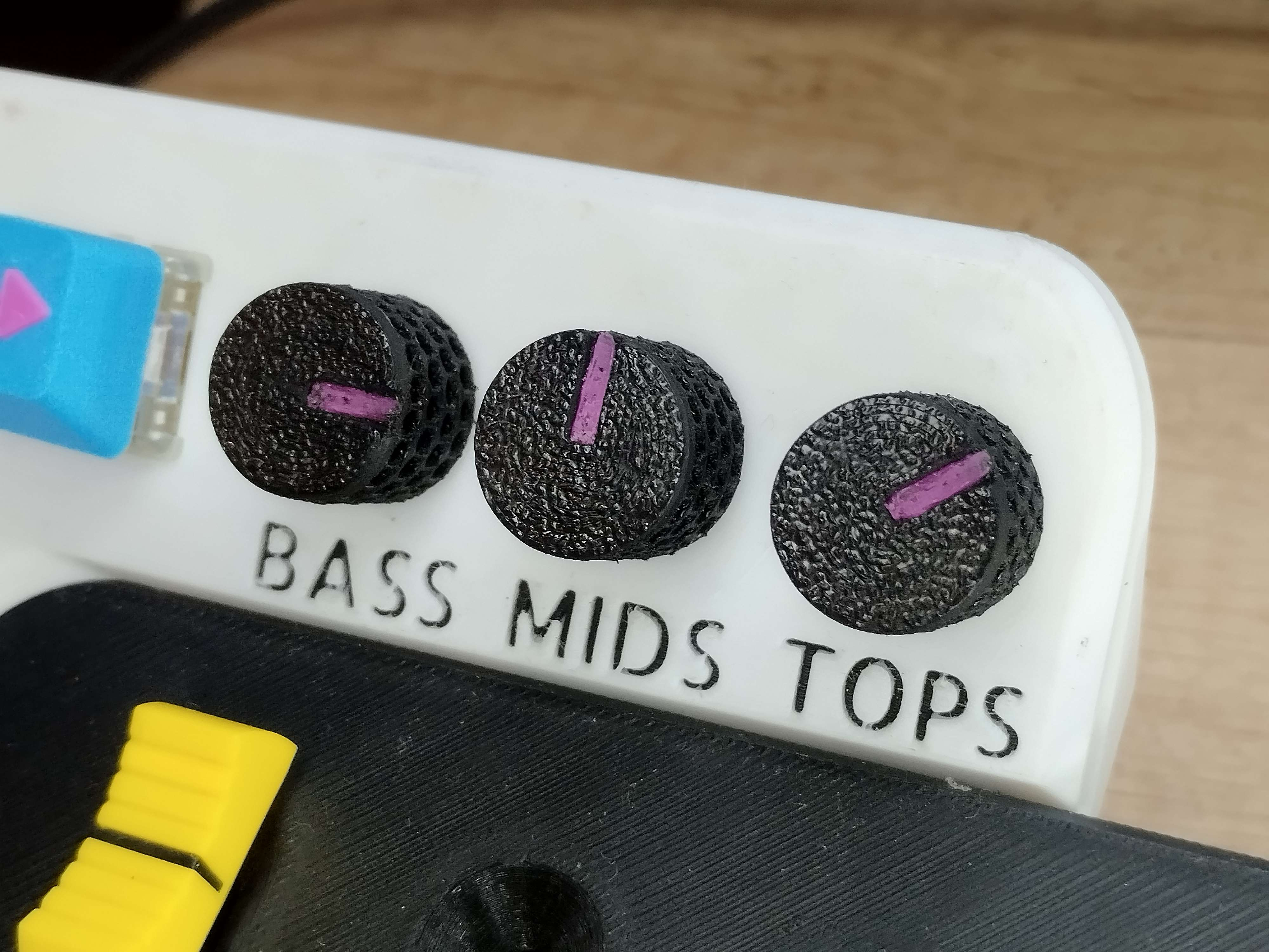 Hexagon texture potentiometer knob