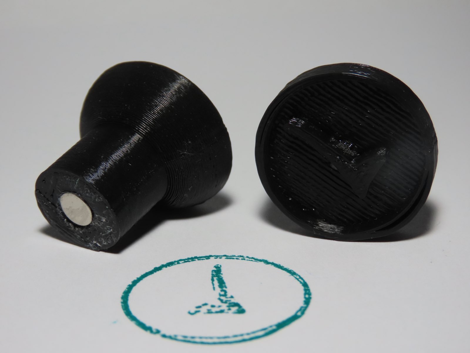 magnetic stamp