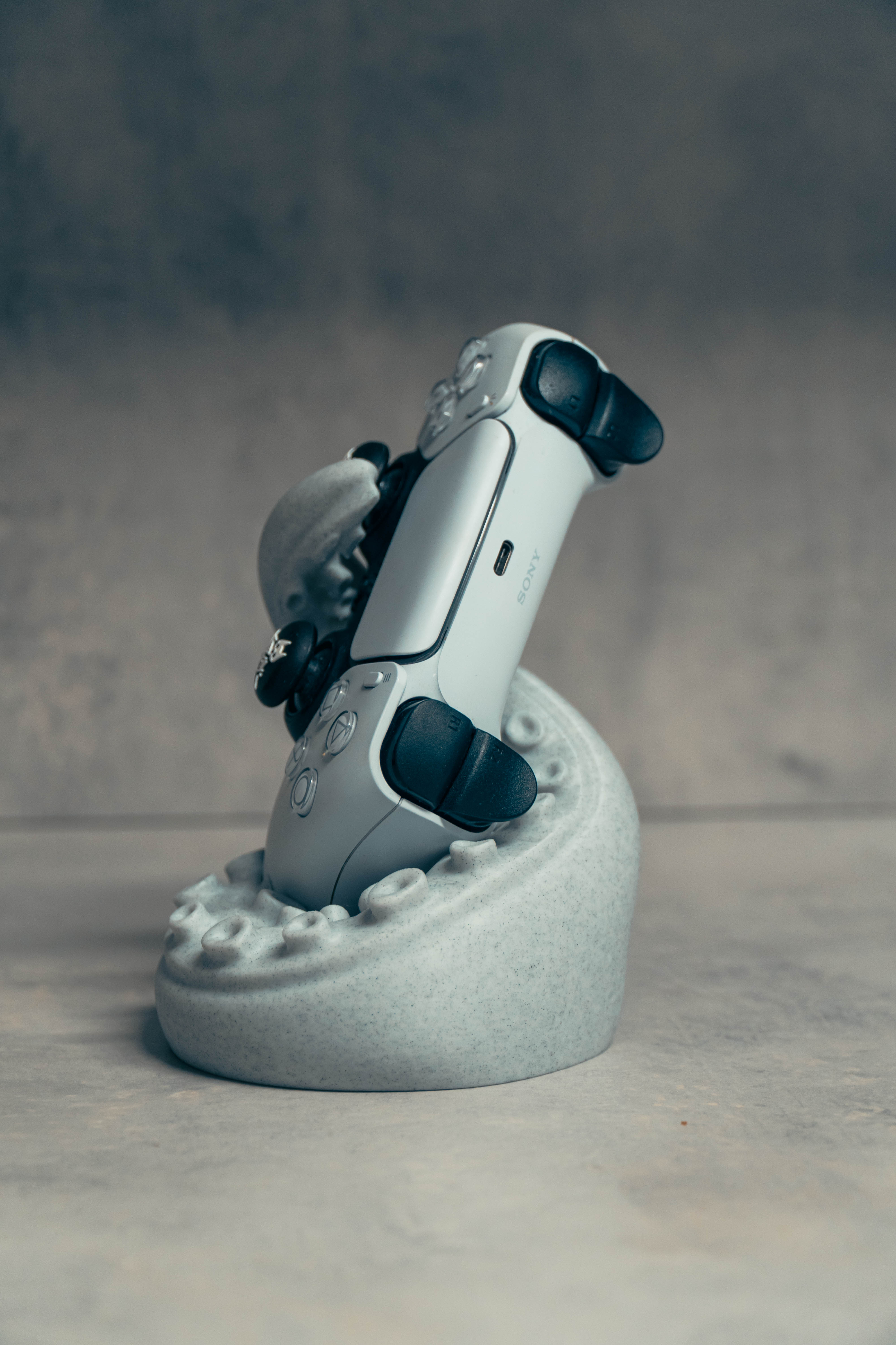 Vertical PS5 Tentacle Holder (xbox, switch pro and 8bit do) — thumbnail 2