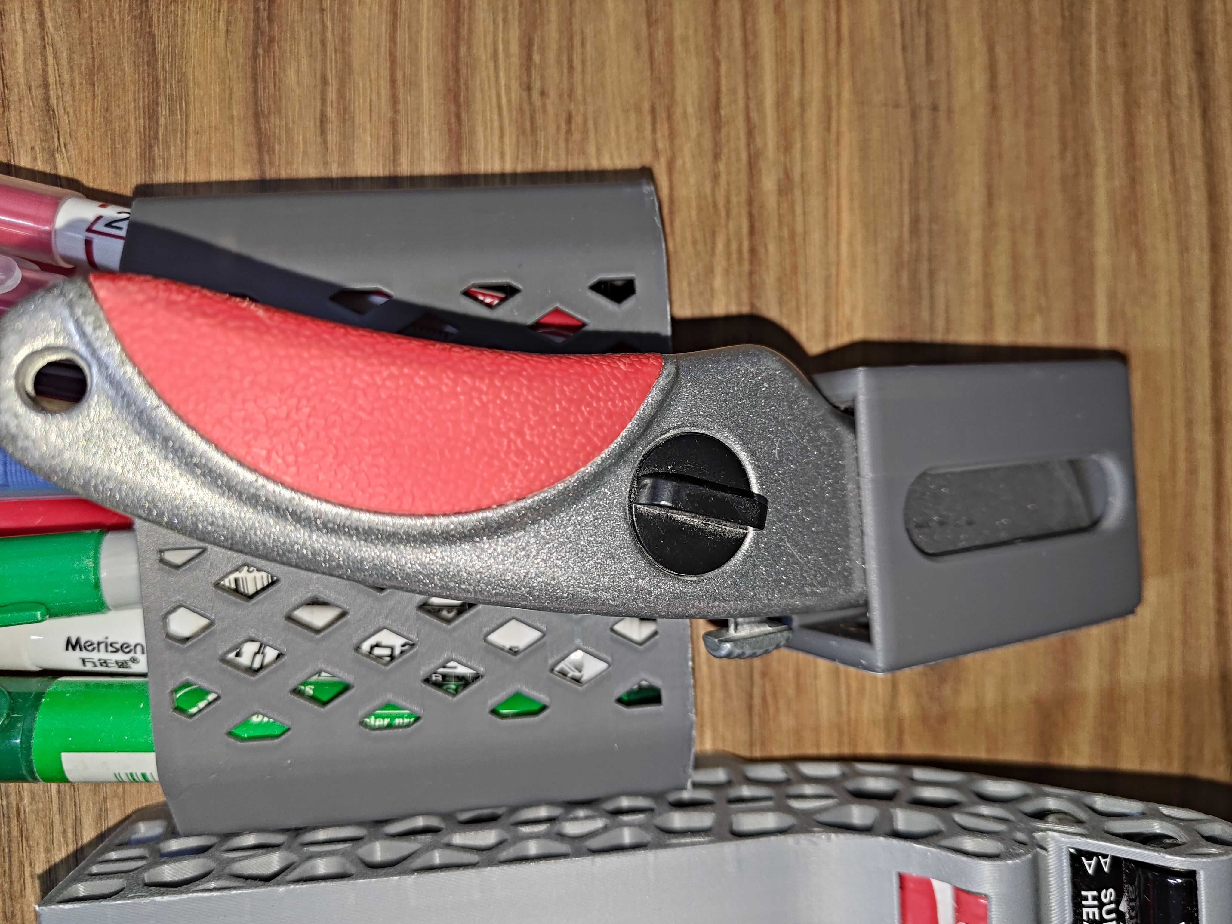 Wallpaper knife holder