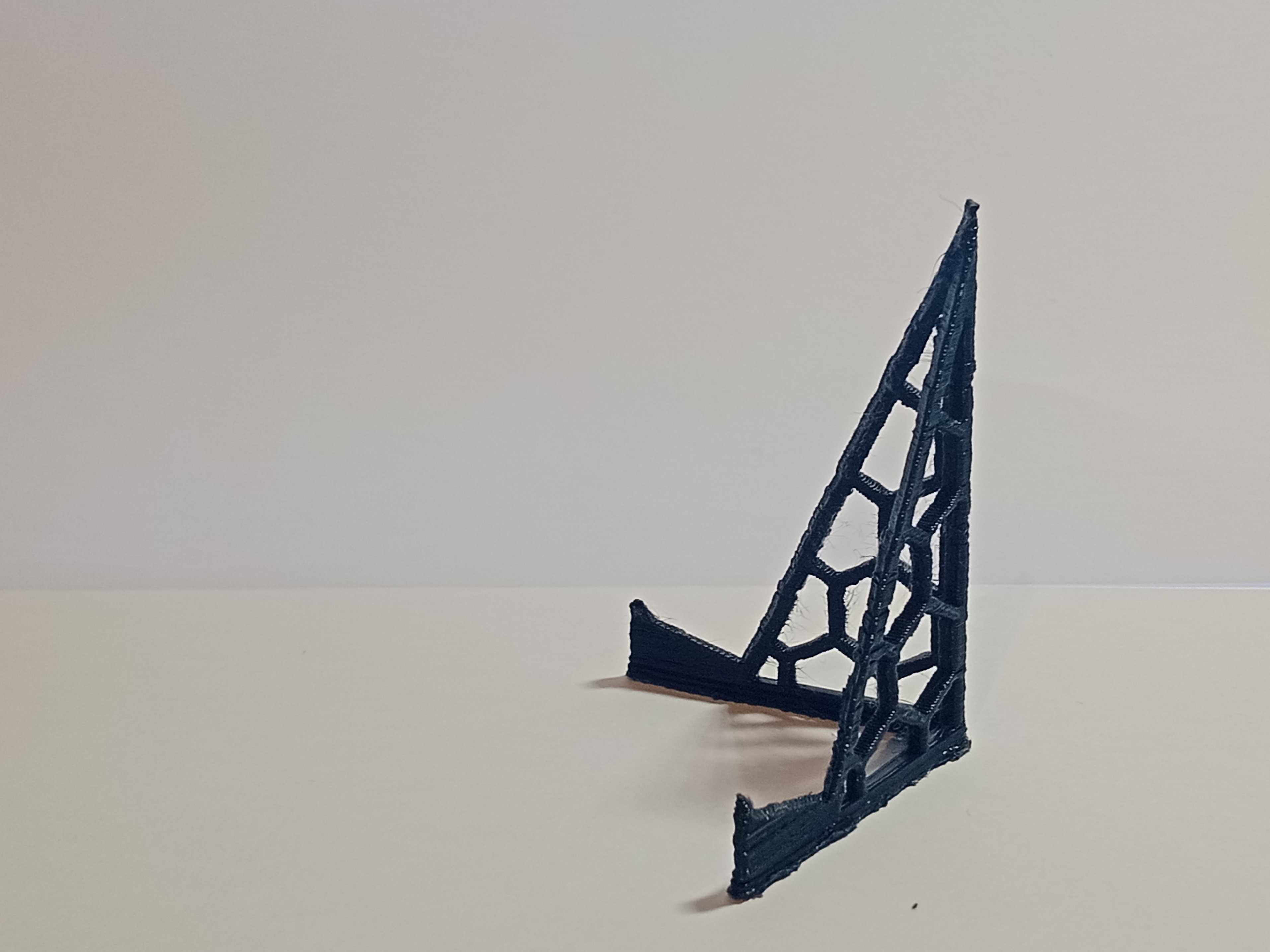 honeycomb phone stand