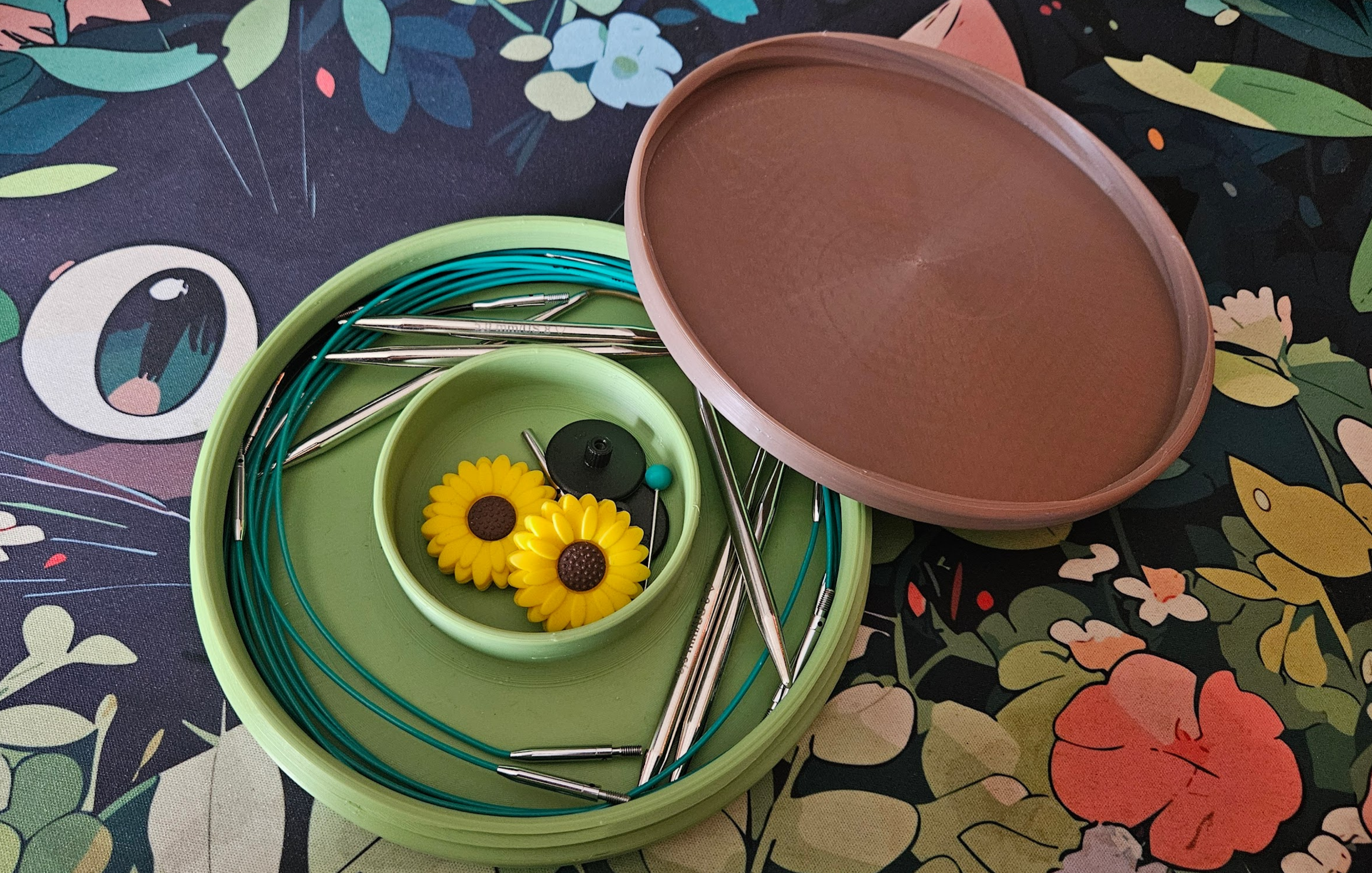 Knitting cable storage box