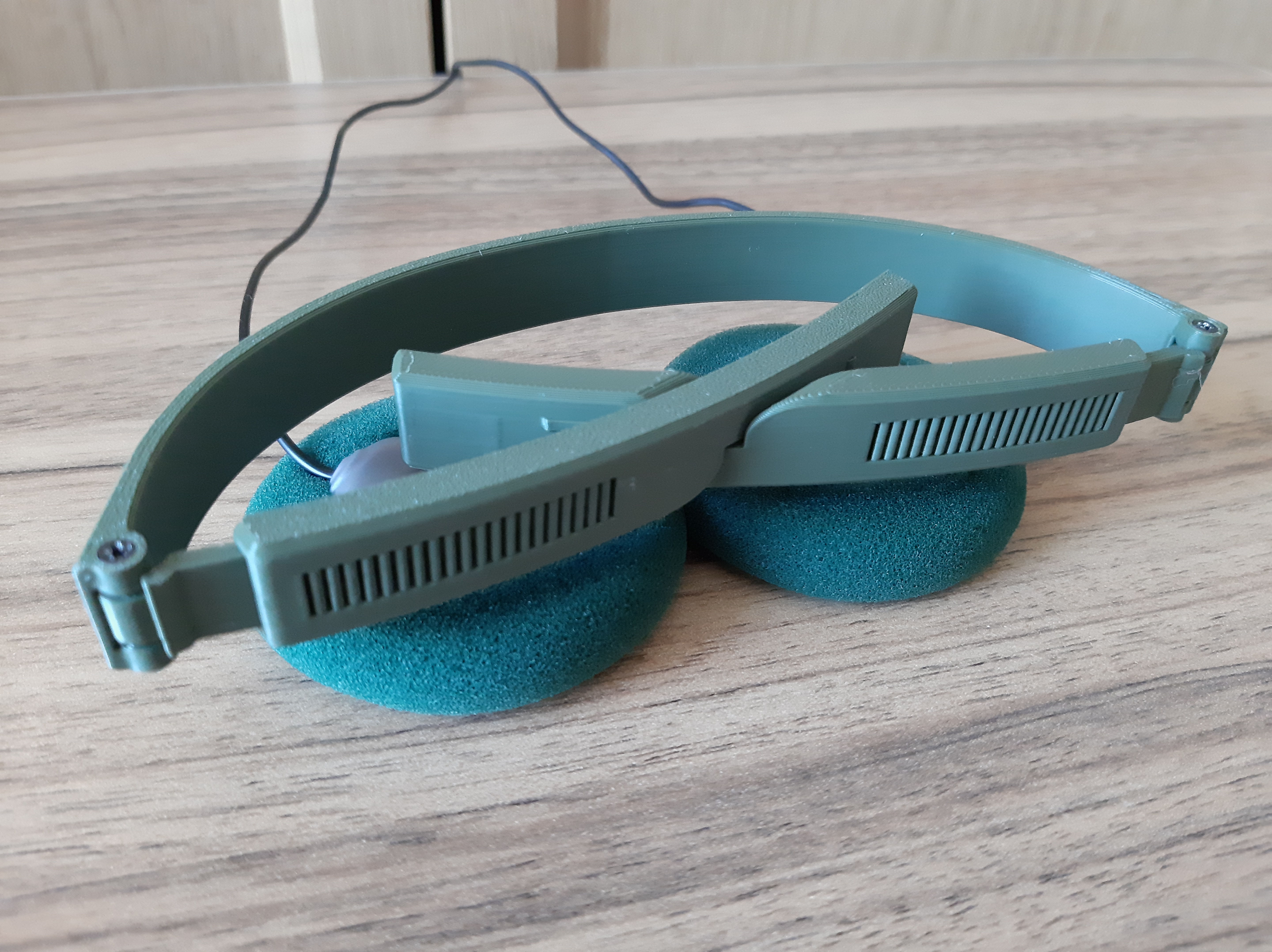 Koss KSC75 Foldable Headband & Travel Case — thumbnail 7