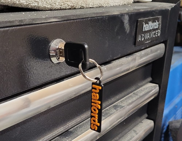 Halfords Keyring