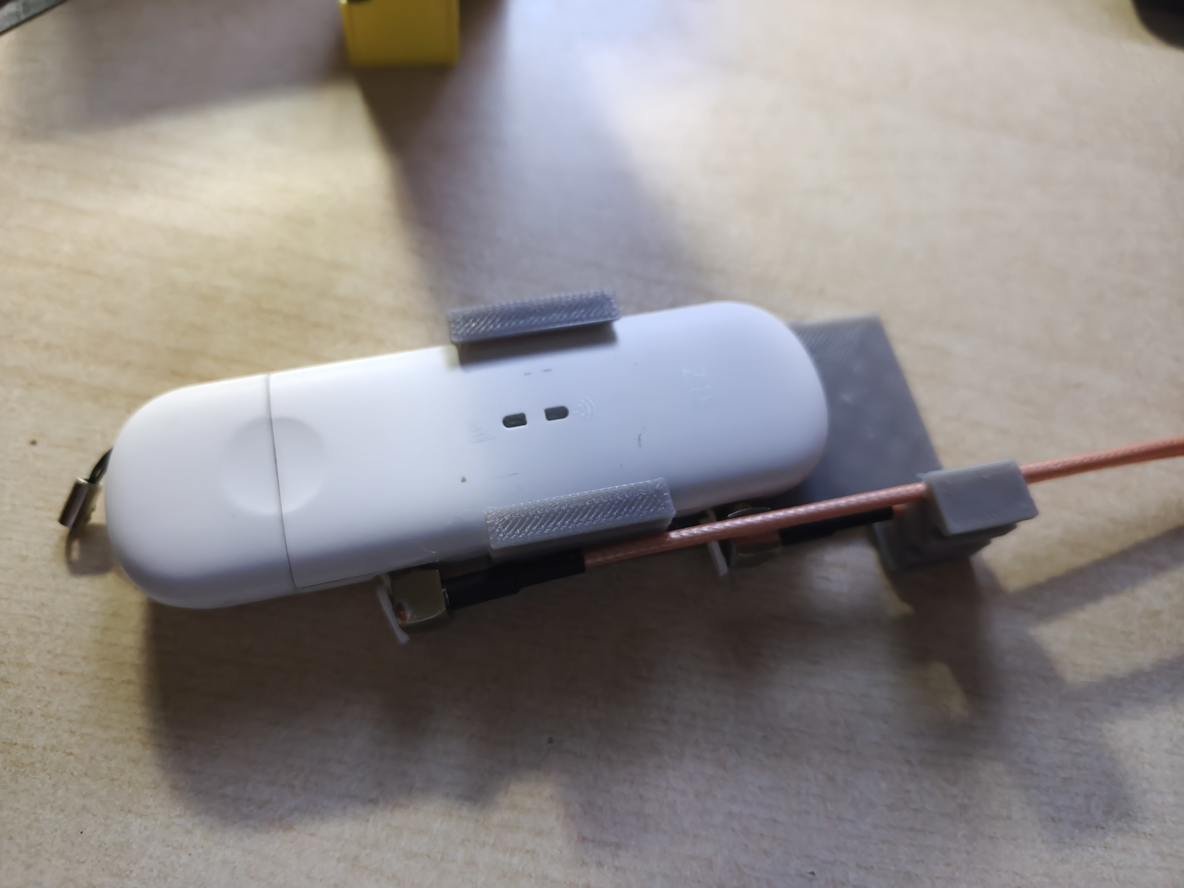 ZTE 4G Modem/Router Antenna Cable Support
