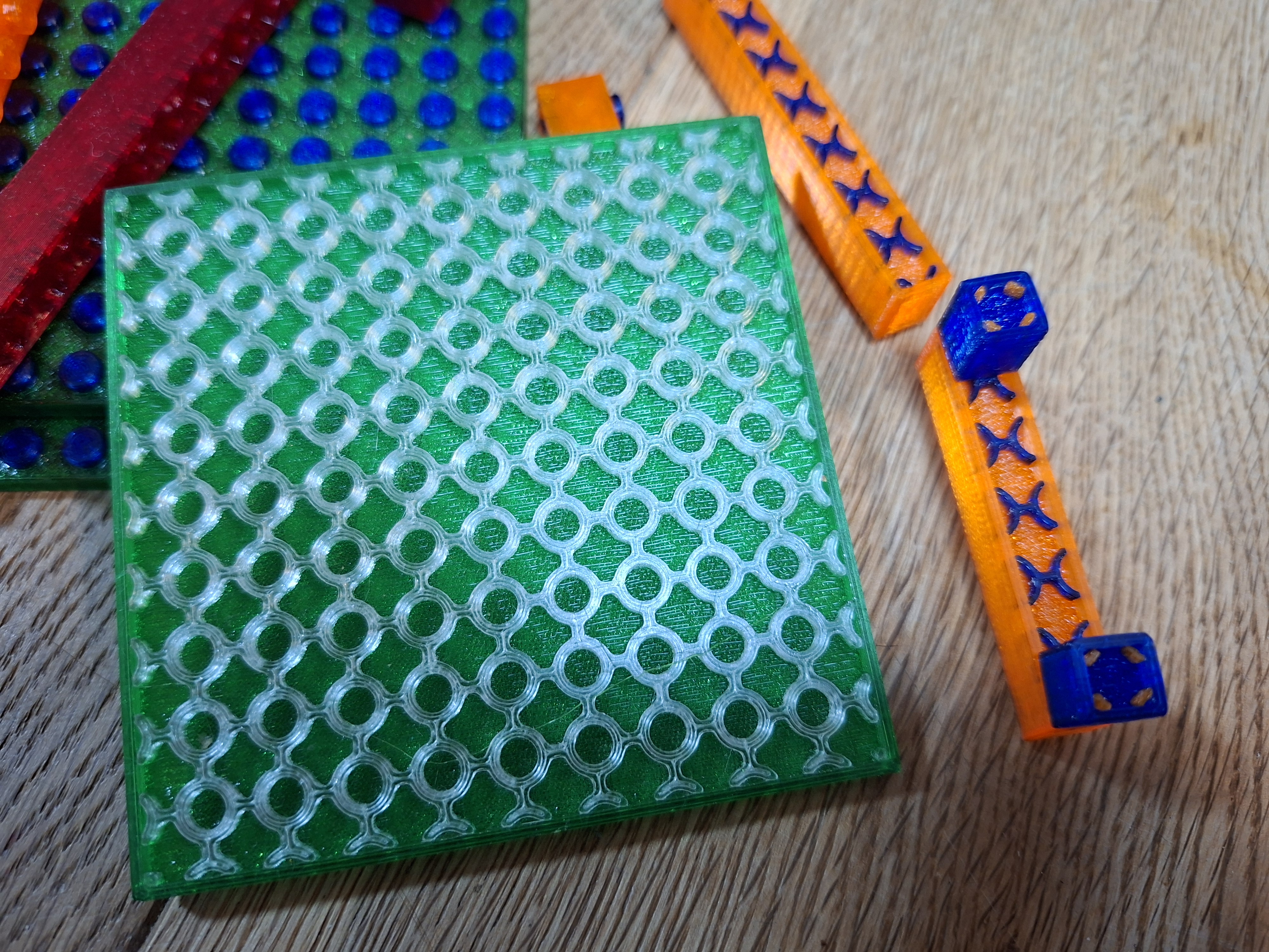 Compatible interlocking bricks two-parameter optimized fit — thumbnail 2