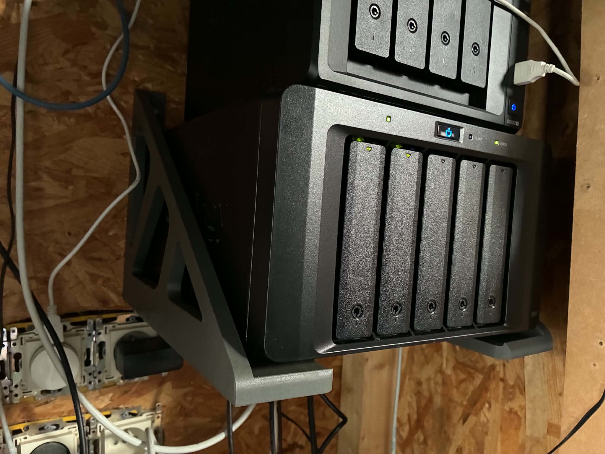 Wall Mount for Synology NAS (DS & DX Series)