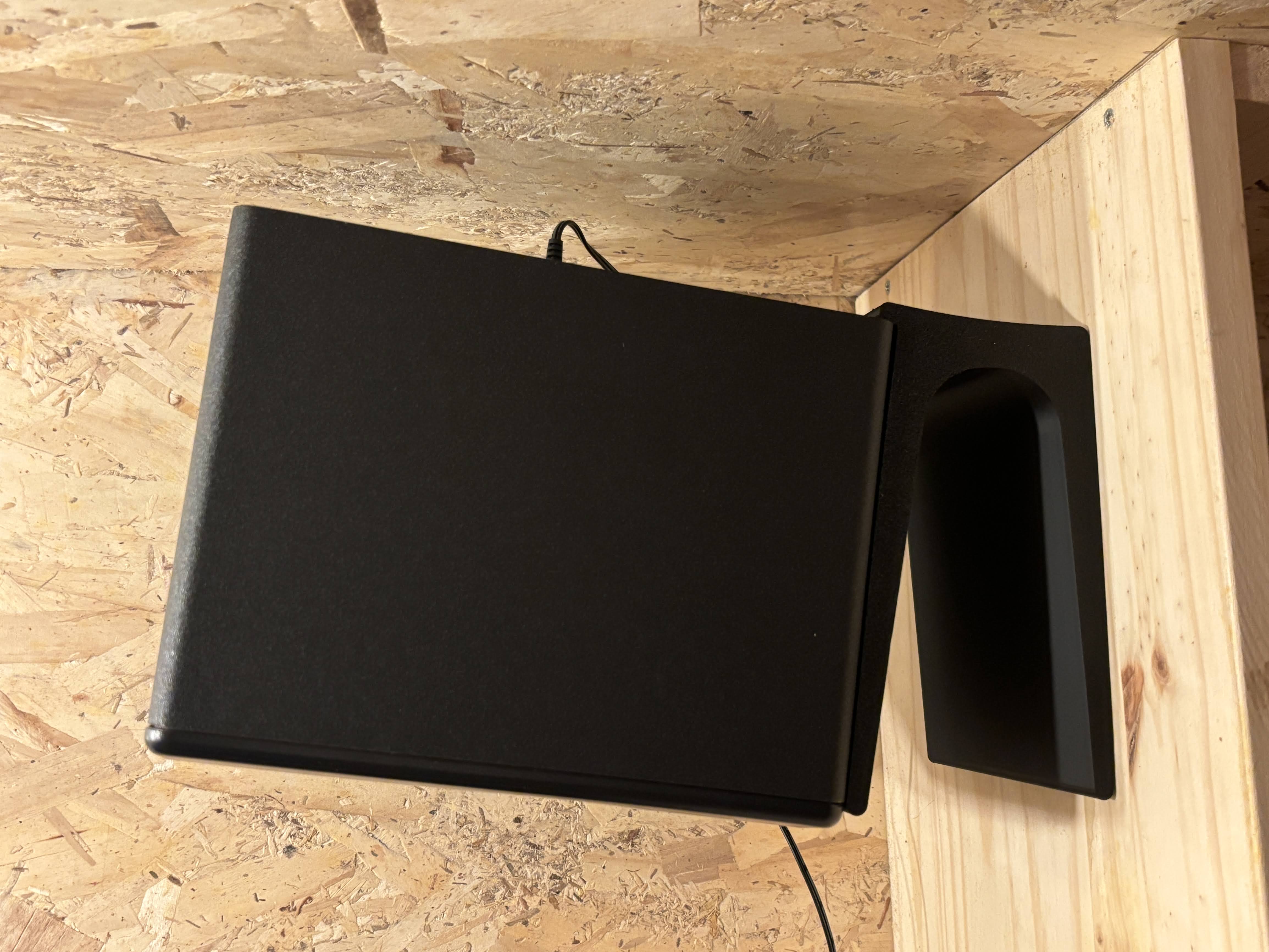 Wavetable desktop stand for M-AUDIO BX4 speakers