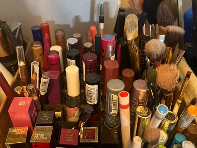 8x8 Lipstick holder