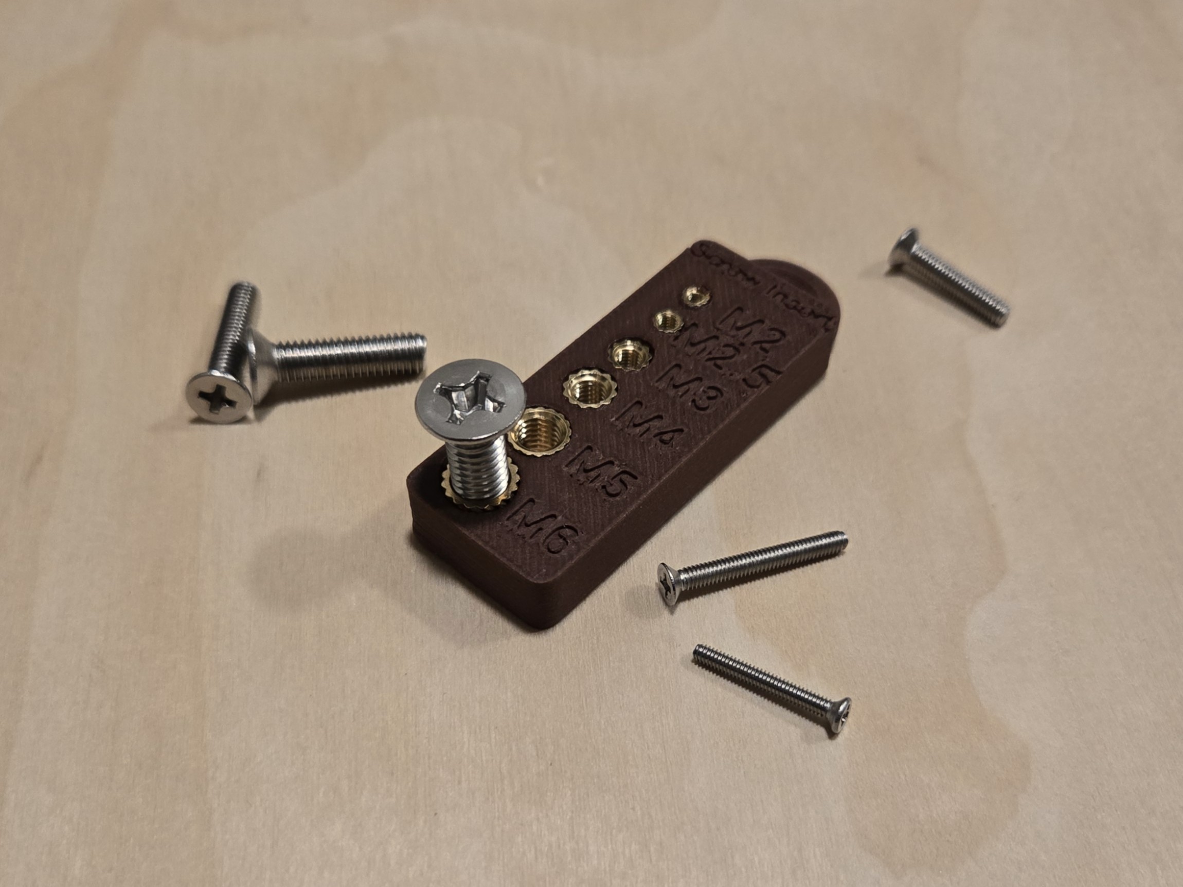 Miniatura 2 do modelo 3D Screw Insert Display