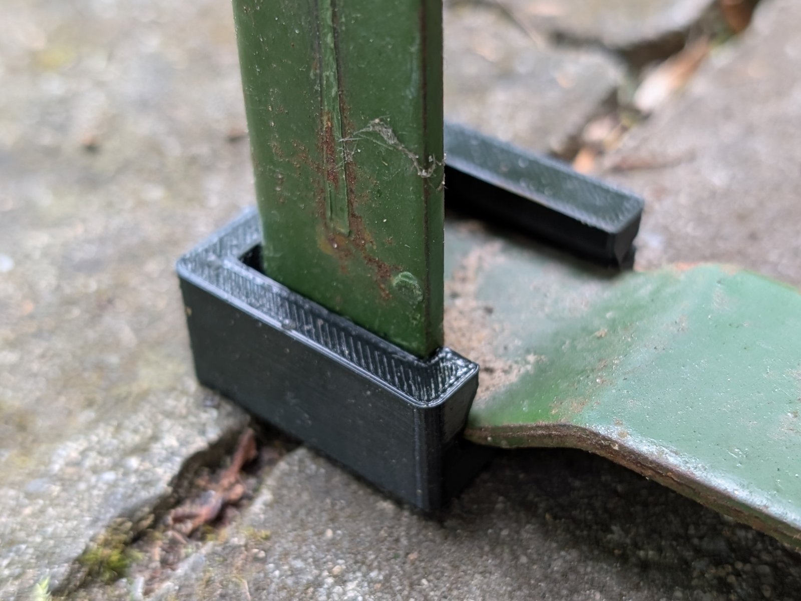 Clip-on Protective Pads for Beer Benches
