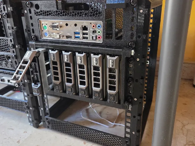 HDD cage for 10 inch rack - hot swap