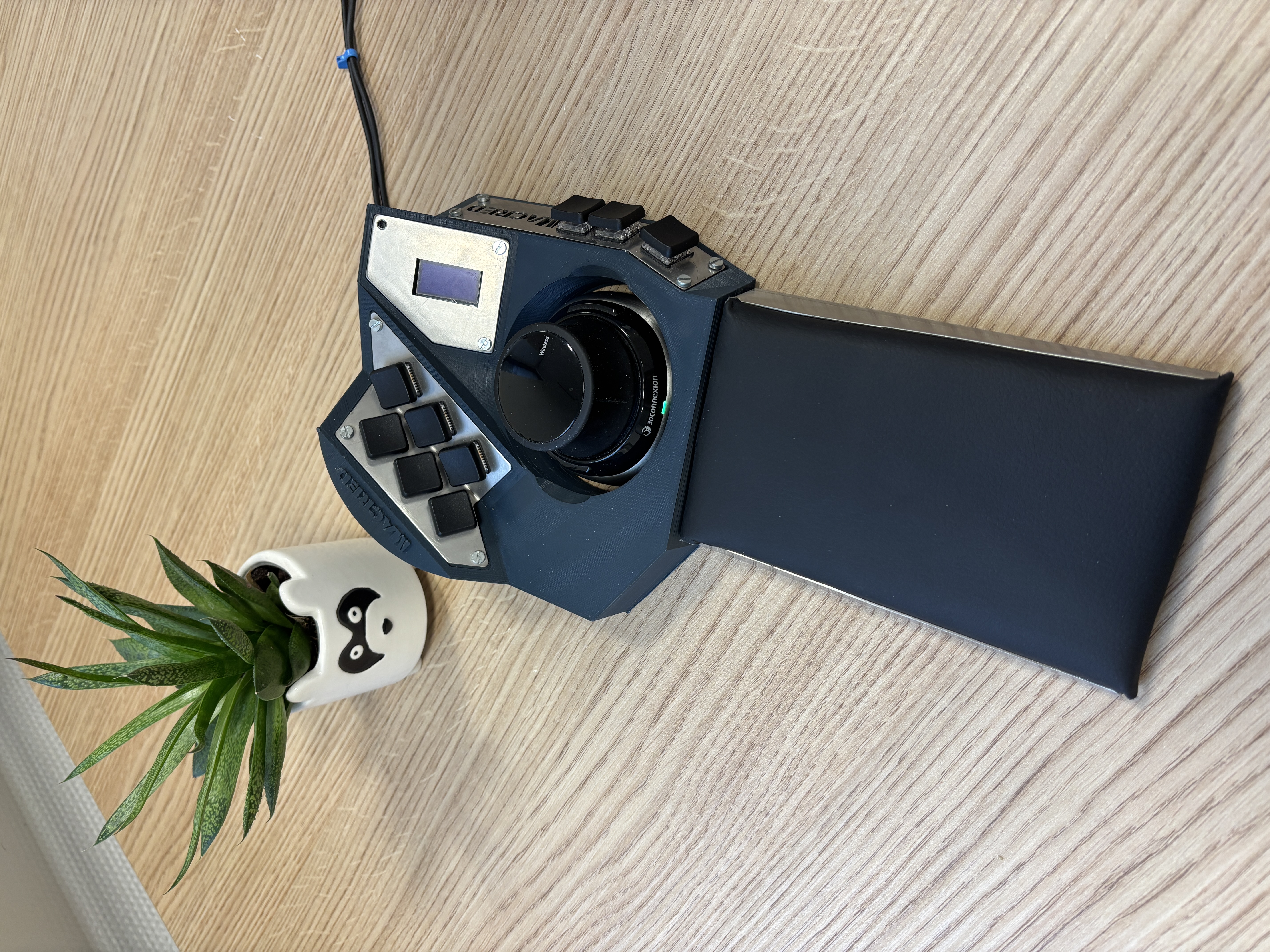 Macred: a Macro Keyboard for the Spacemouse