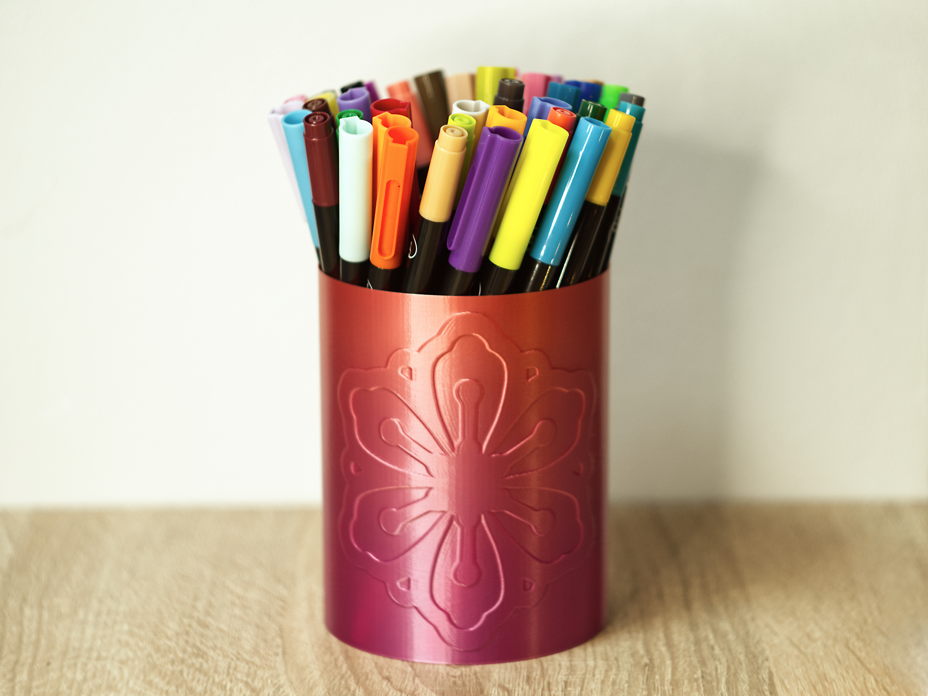 Marker / pencil holder with flower relief