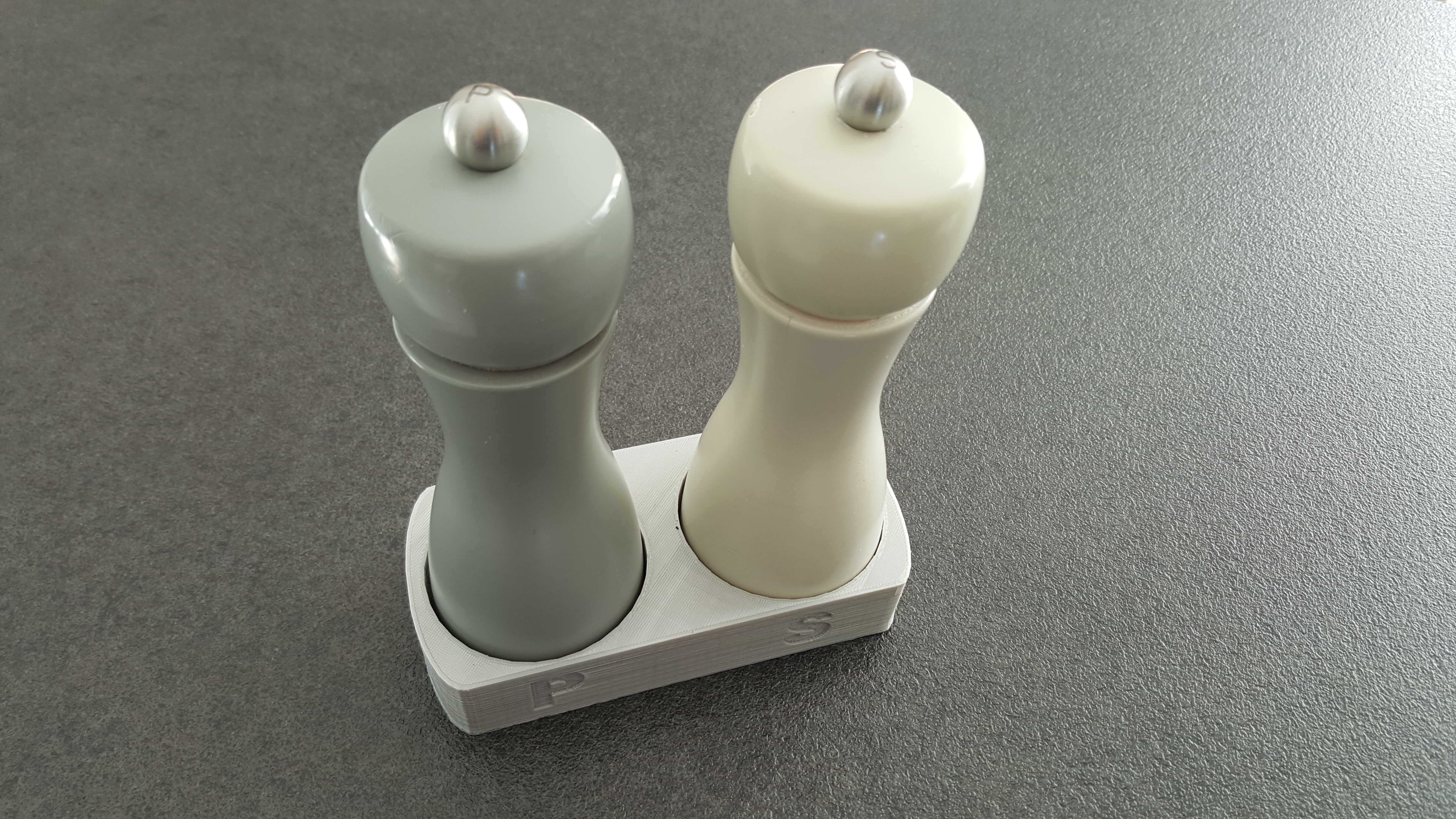 Salt and pepper stand