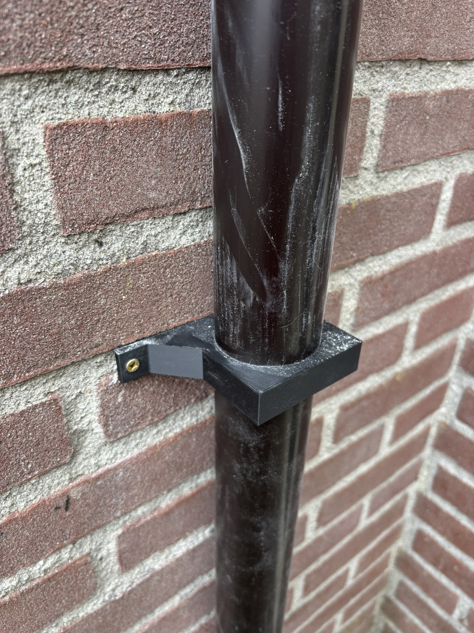 Rain pipe wall mount (60 mm)